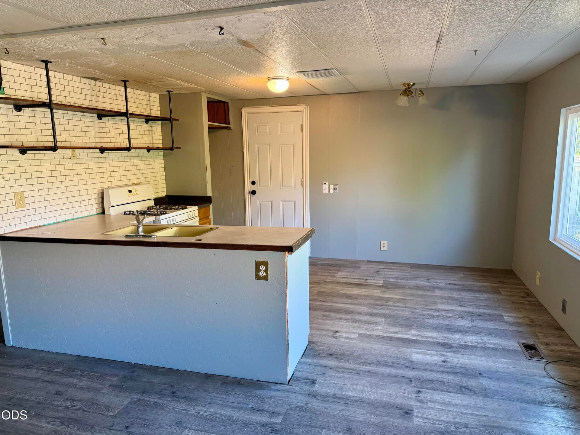 Kitchen/Dining. Photo 4 of 6, 939 S Valley View Road Unit UNIT 25, Ashland, OR 97520