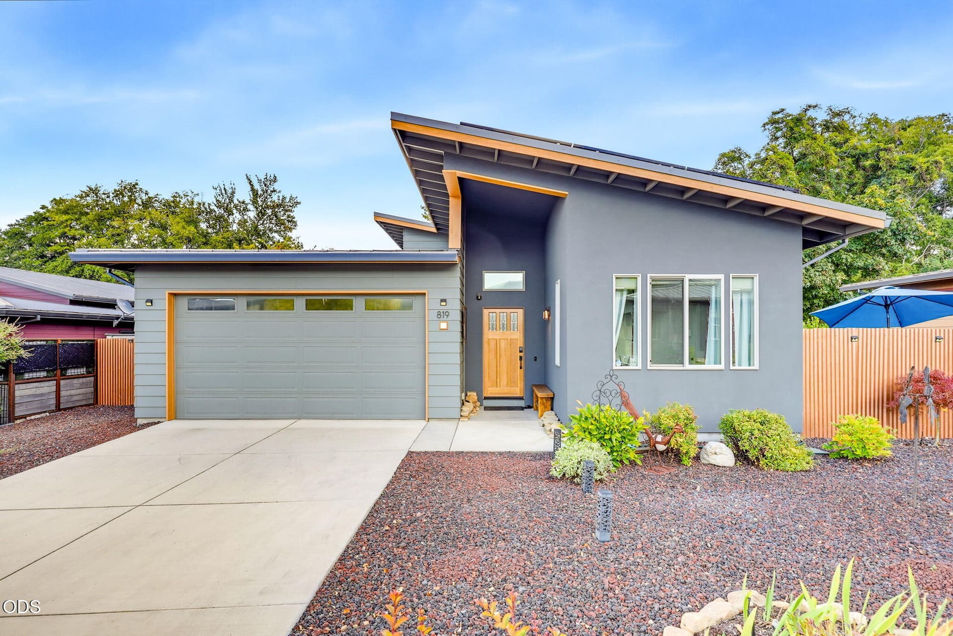 ApxBL00003. Photo 2 of 46, 819 Briggs Lane, Ashland, OR 97520