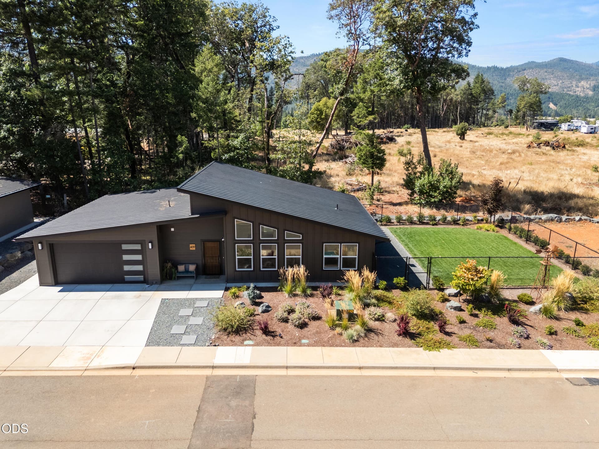 31_409 selah ln-drone-02. Photo 3 of 32, 409 Selah Lane, Cave Junction, OR 97523