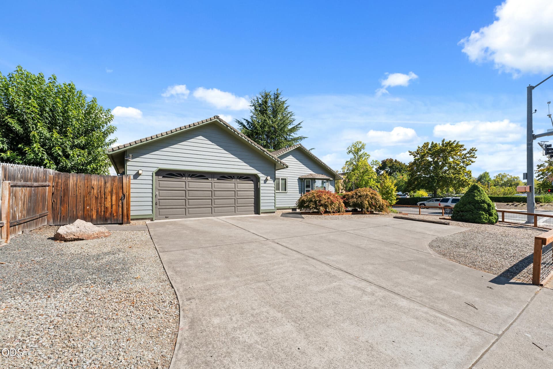 2515-siskiyou-04. Photo 4 of 32, 2515 Siskiyou, Medford, OR 97504