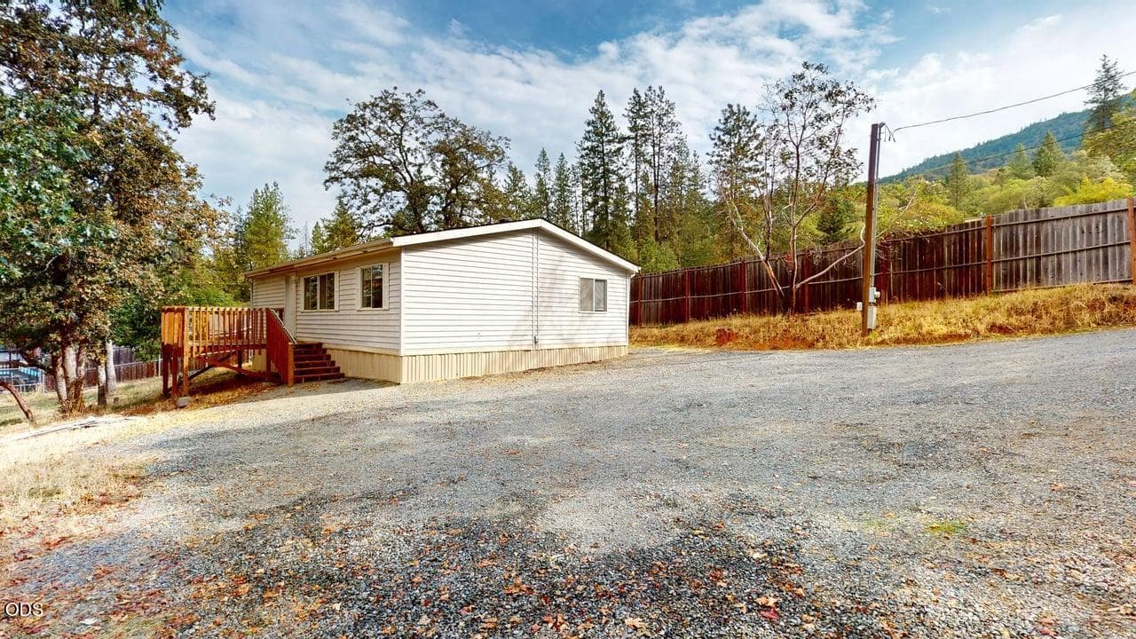Side View. Photo 1 of 28, 1216 Summit Loop, Grants Pass, OR 97527