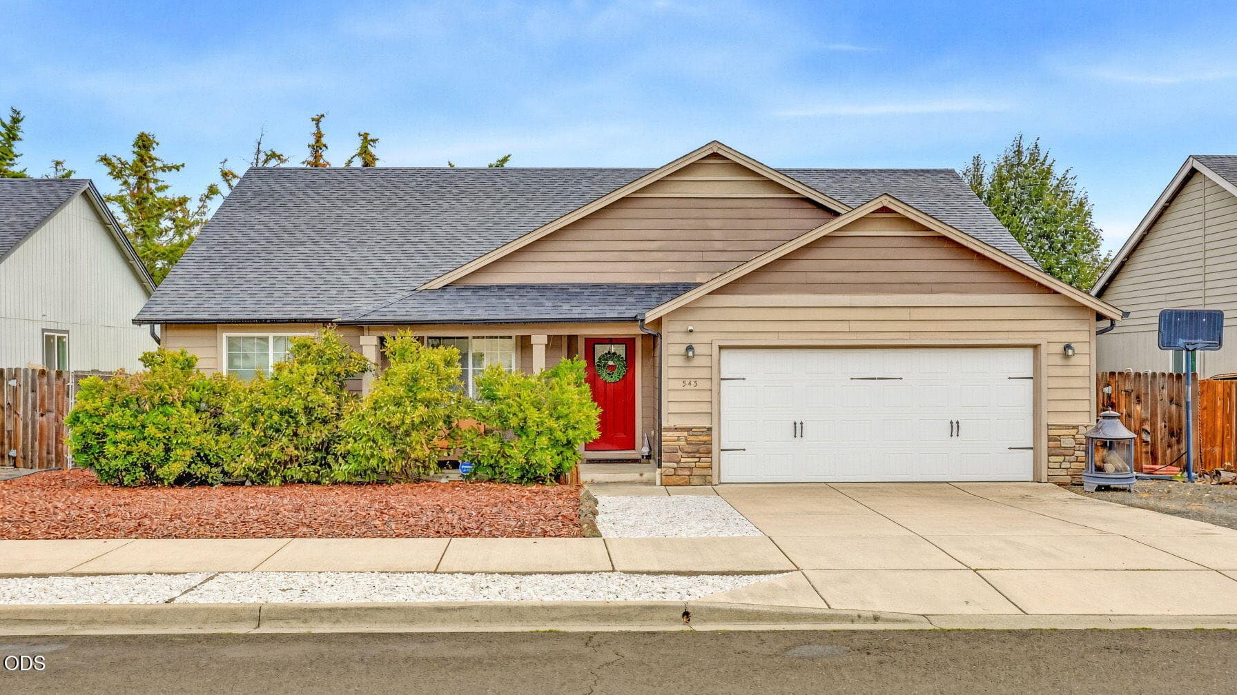 4 bdrm home w/ great floorplan. Photo 1 of 35, 545 N Heights Drive, Eagle Point, OR 97524