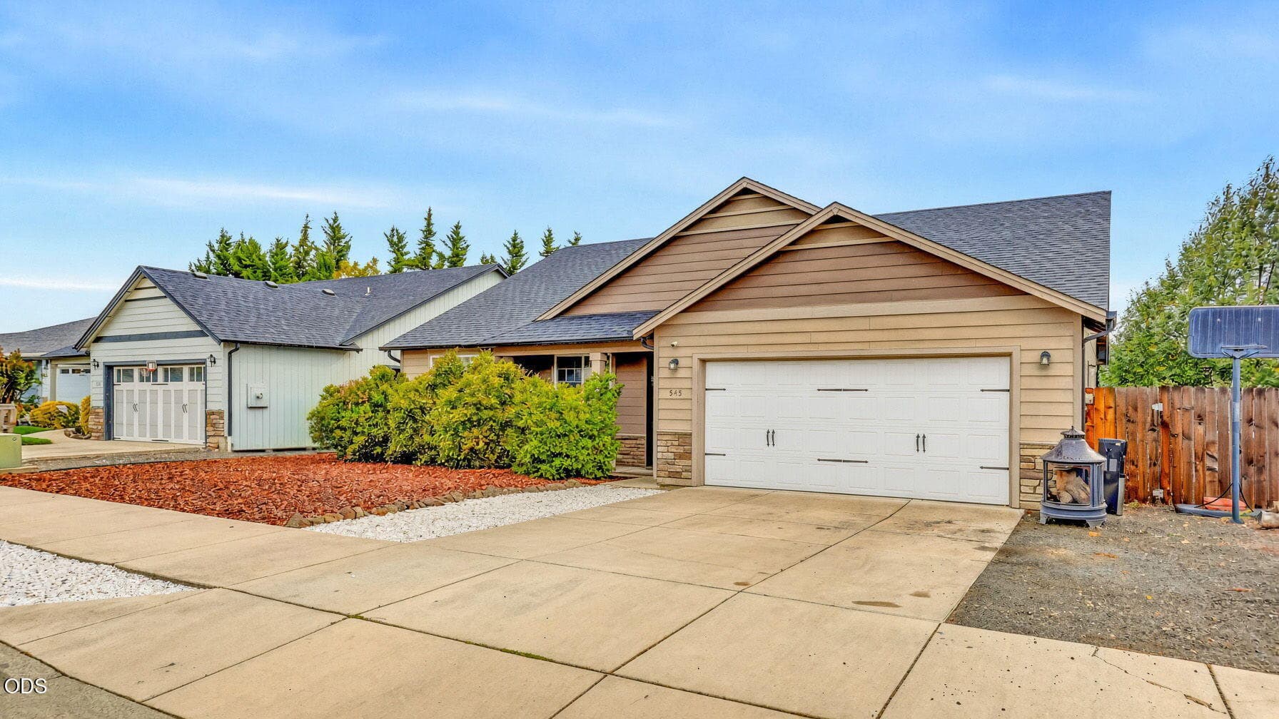 2. Photo 2 of 35, 545 N Heights Drive, Eagle Point, OR 97524