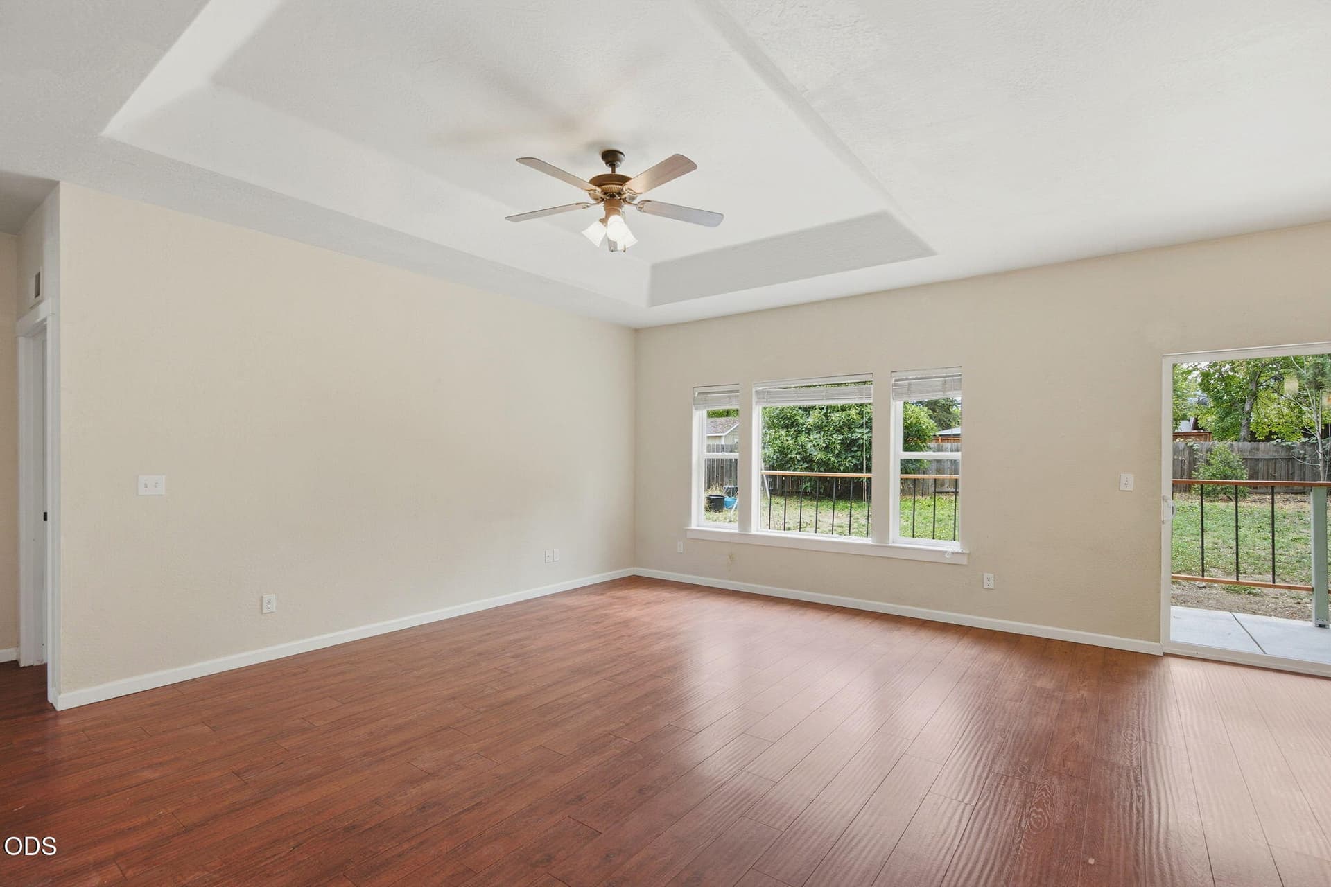 Living Room. Photo 2 of 31, 113 Chelsea Court, Phoenix, OR 97535