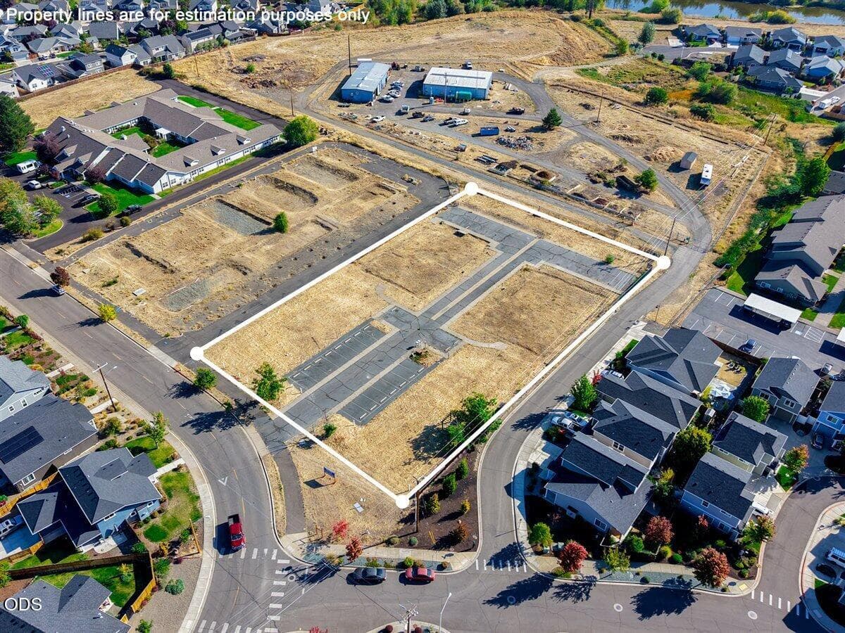 4. Photo 4 of 17, 220 Suncrest Road, Talent, OR 97540