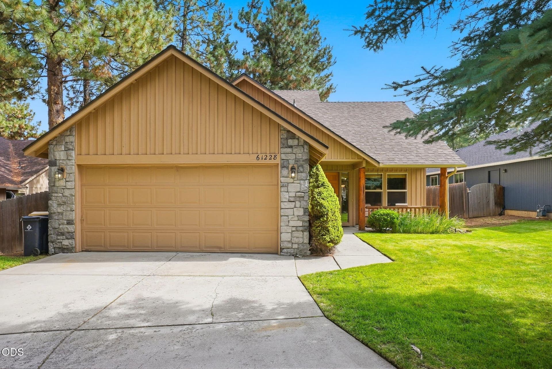 3-web-or-mls-Riley-Visuals--3. Photo 3 of 35, 61228 Bighorn Court, Bend, OR 97702