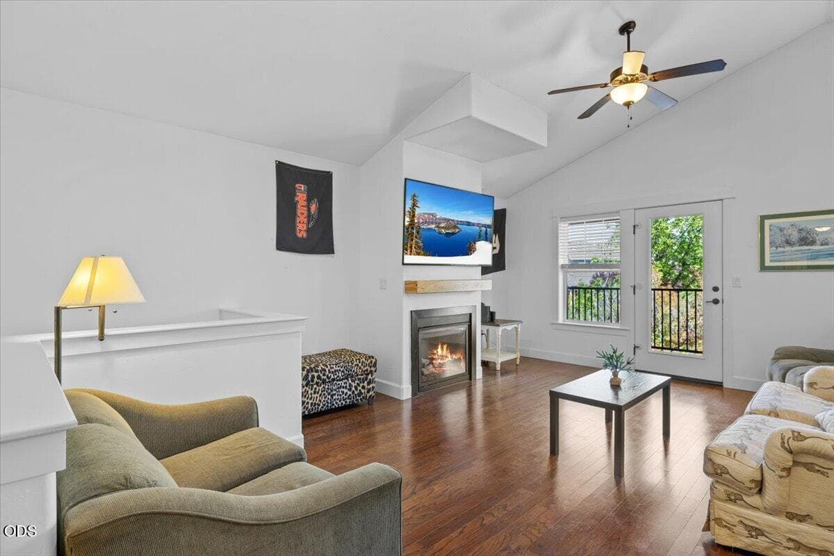 2(1). Photo 3 of 20, 552 Fair Oaks Avenue, Ashland, OR 97520