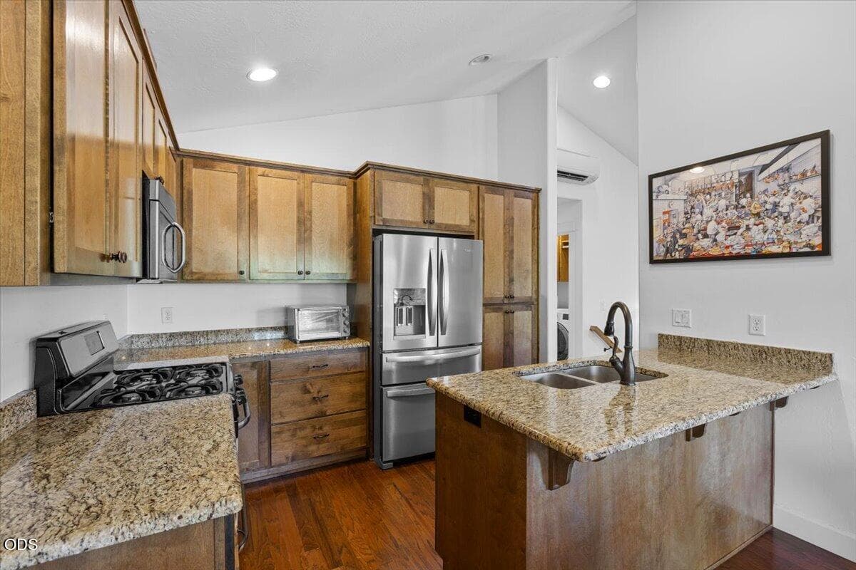 2. Photo 2 of 20, 552 Fair Oaks Avenue, Ashland, OR 97520