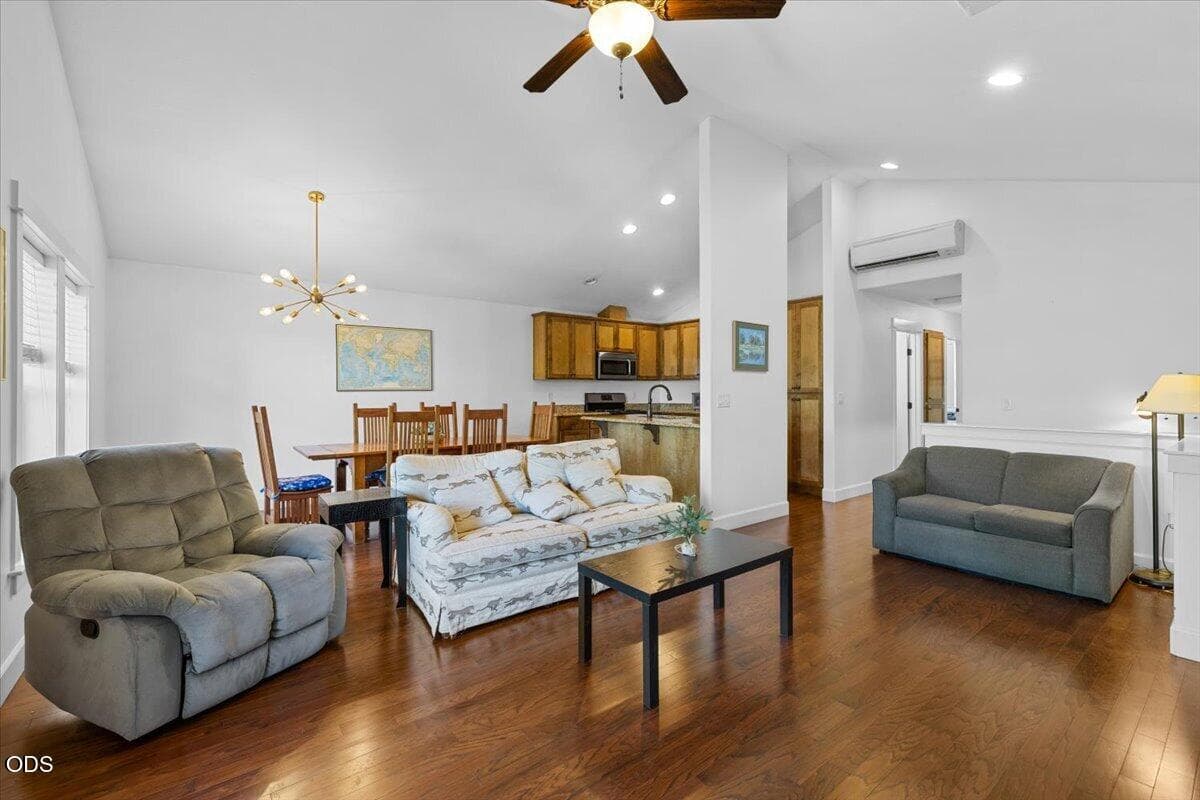 3. Photo 4 of 20, 552 Fair Oaks Avenue, Ashland, OR 97520