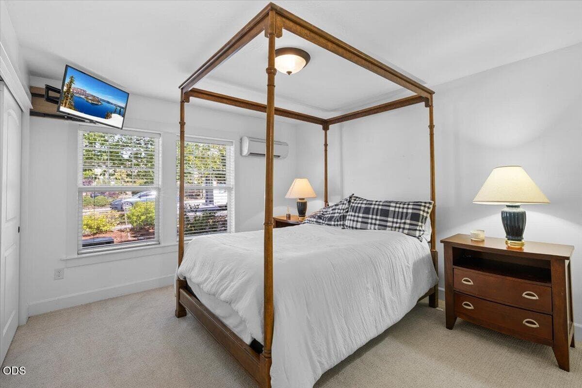 4. Photo 5 of 20, 552 Fair Oaks Avenue, Ashland, OR 97520