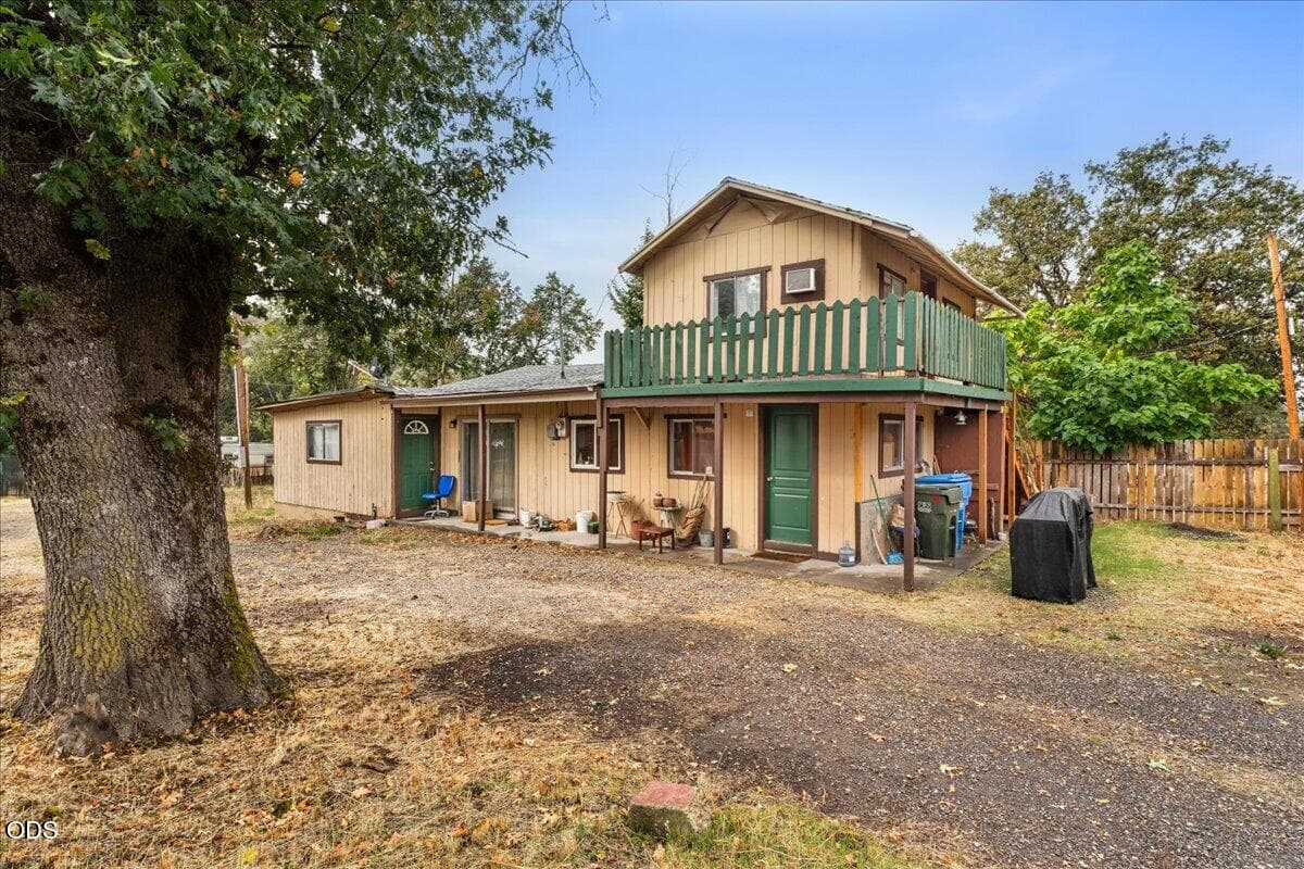 1. Photo 1 of 19, 10483 Blackwell Road, Central Point, OR 97502