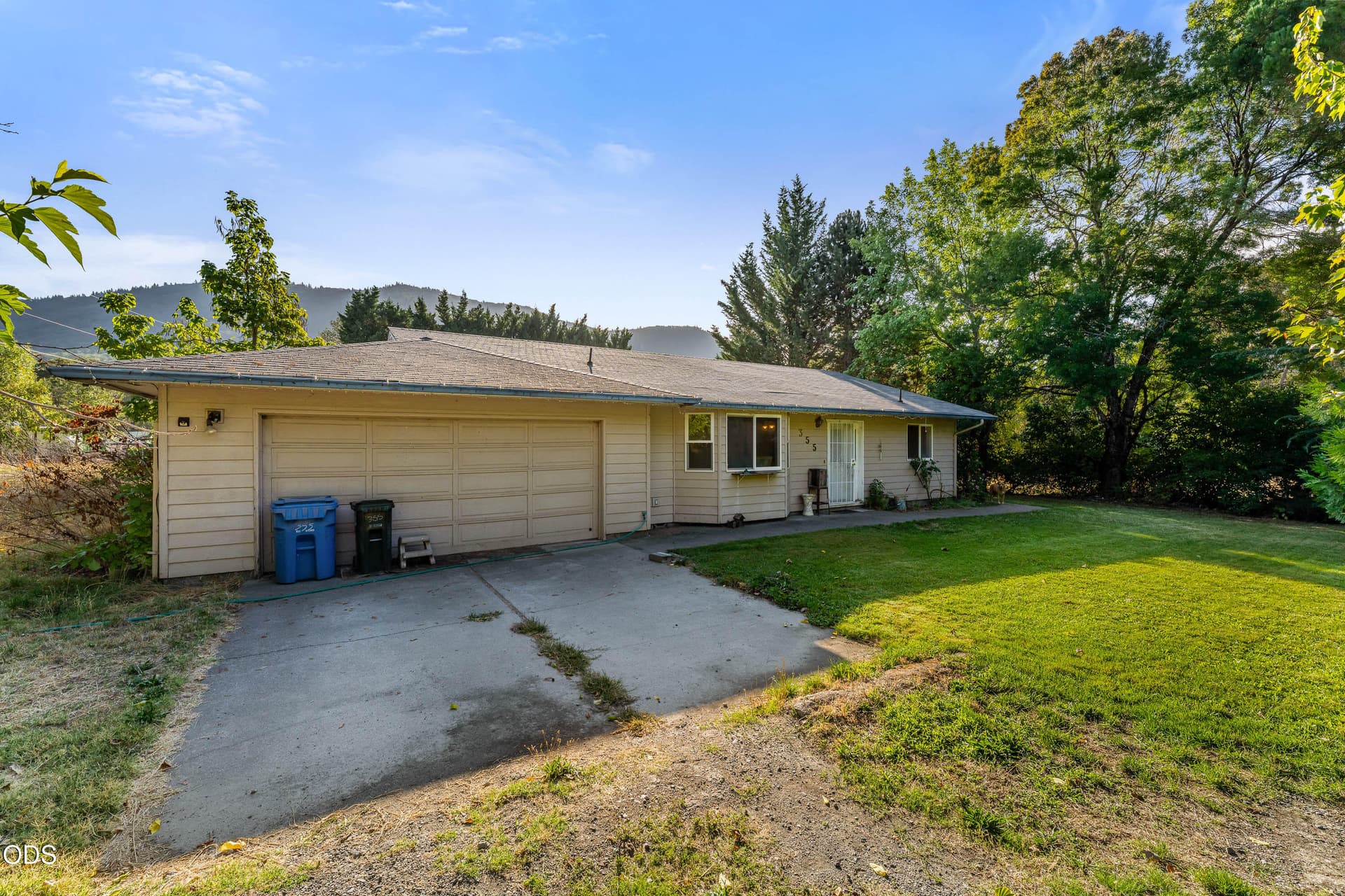 01-EXT (1 of 14). Photo 1 of 25, 355 Cheslock Road, Grants Pass, OR 97527