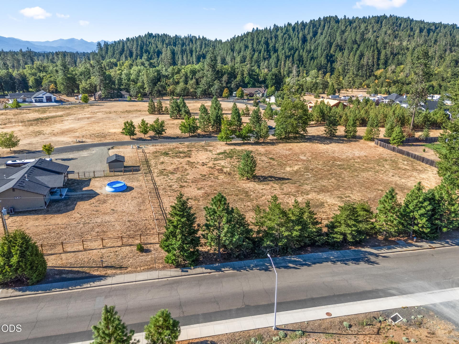 5_597 e forks cir #21, cave junction-05. Photo 4 of 22, 597 E Forks Circle Unit 21, Cave Junction, OR 97523