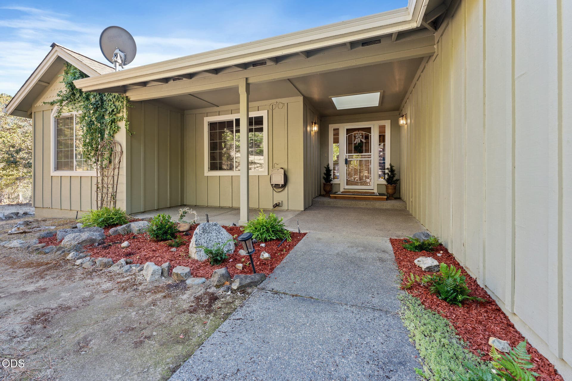 1144-Colonial-Drive-52-1473. Photo 2 of 54, 1144 Colonial Drive, Grants Pass, OR 97526