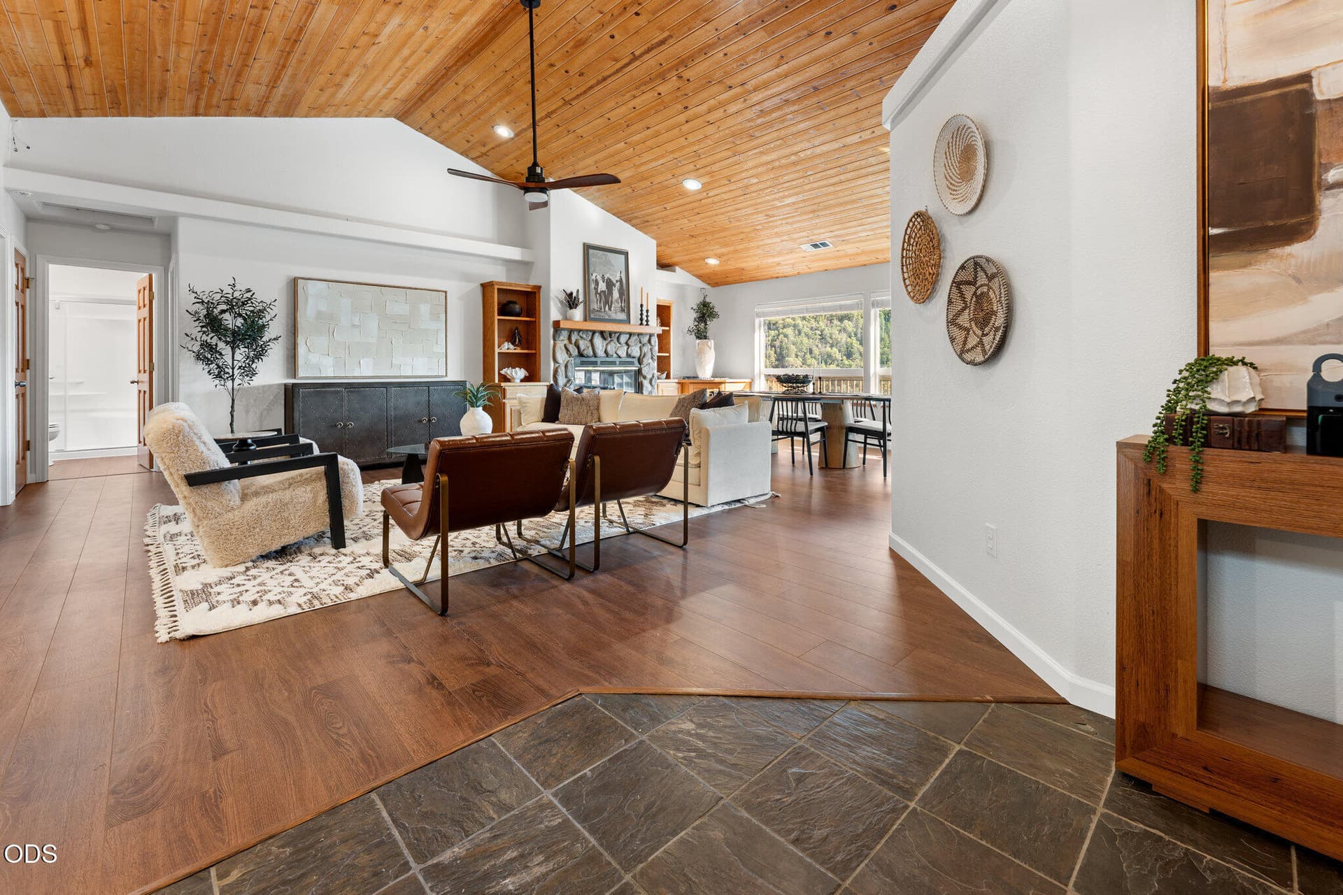 1144-Colonial-Drive-03-1297. Photo 4 of 54, 1144 Colonial Drive, Grants Pass, OR 97526