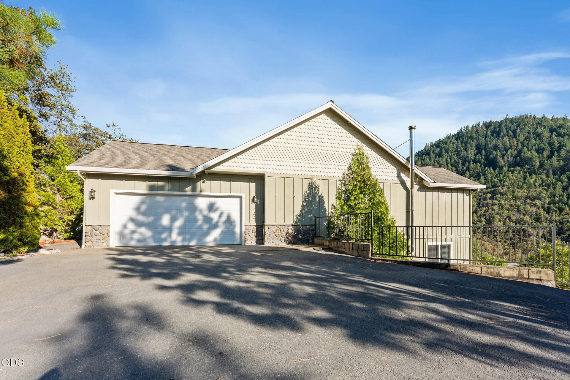 1144-Colonial-Drive-01-1482. Photo 1 of 54, 1144 Colonial Drive, Grants Pass, OR 97526