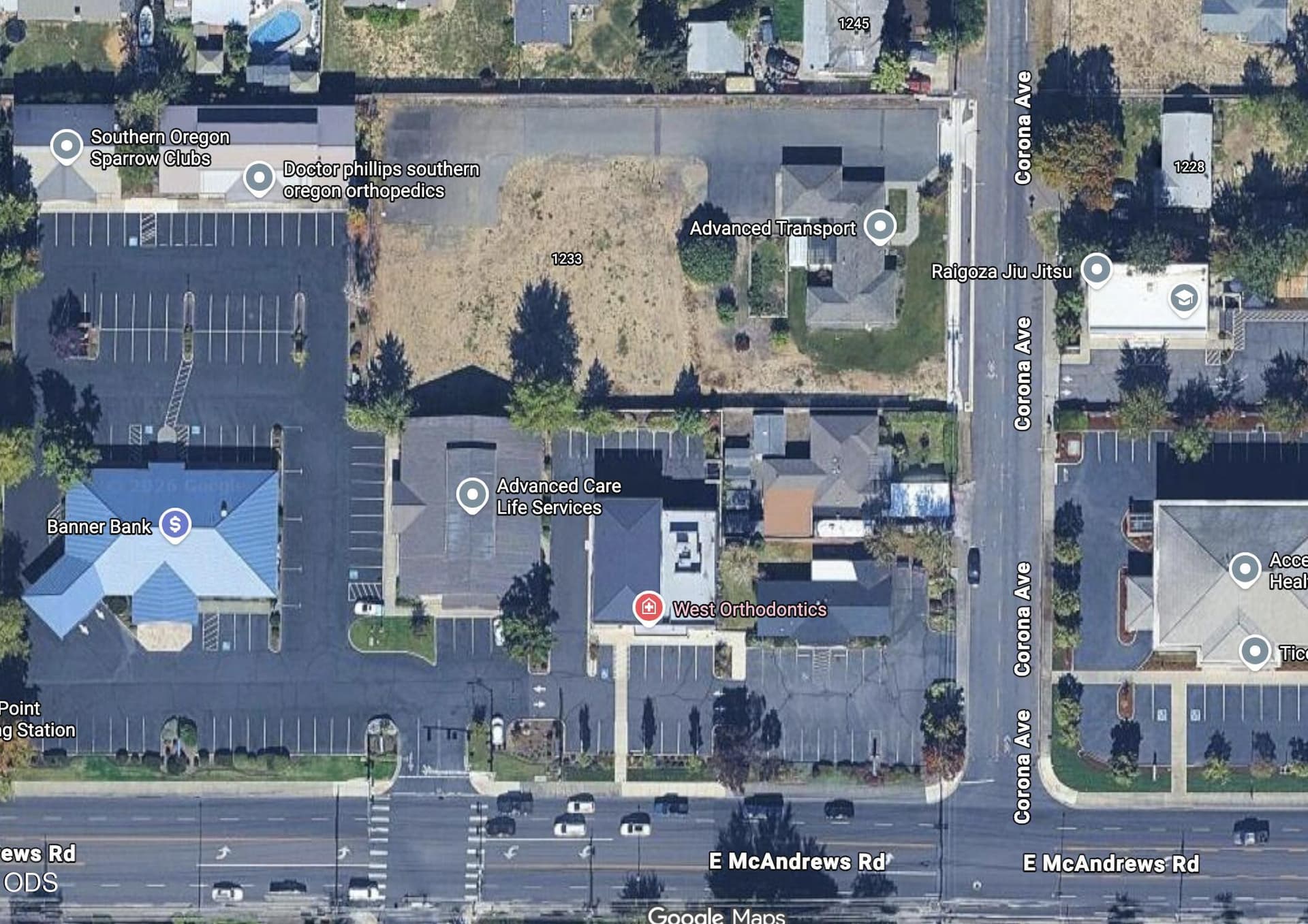 02. Photo 2 of 11, 1233 Corona Avenue, Medford, OR 97504