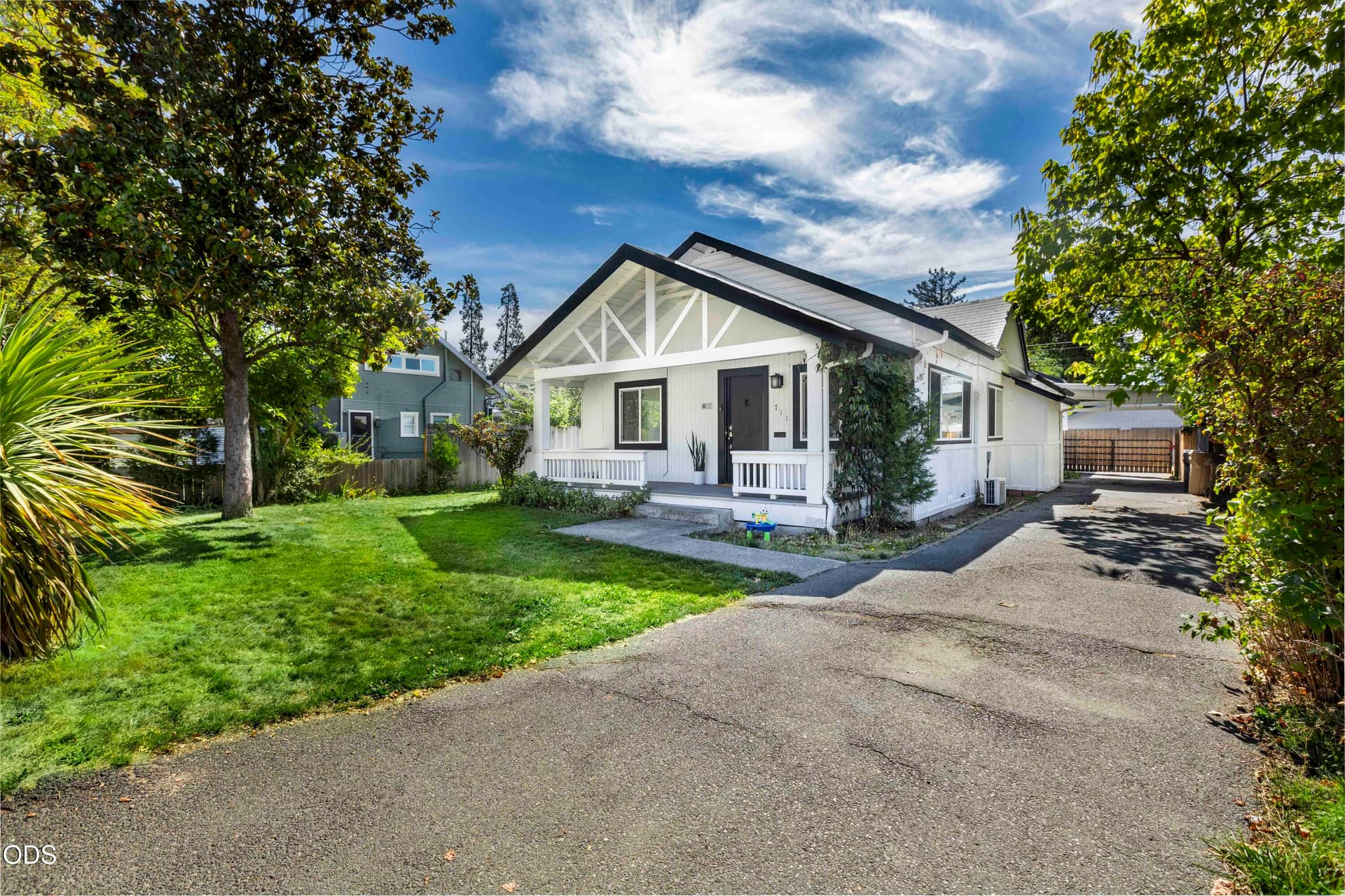 Great Home & neighborhood. Photo 2 of 48, 711 SW H Street, Grants Pass, OR 97526