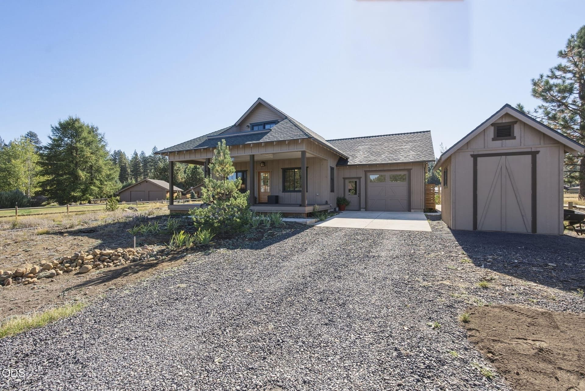 4-web-or-mls-Riley-Visuals-4. Photo 4 of 72, 13623 SW Meadow View Drive, Camp Sherman, OR 97730