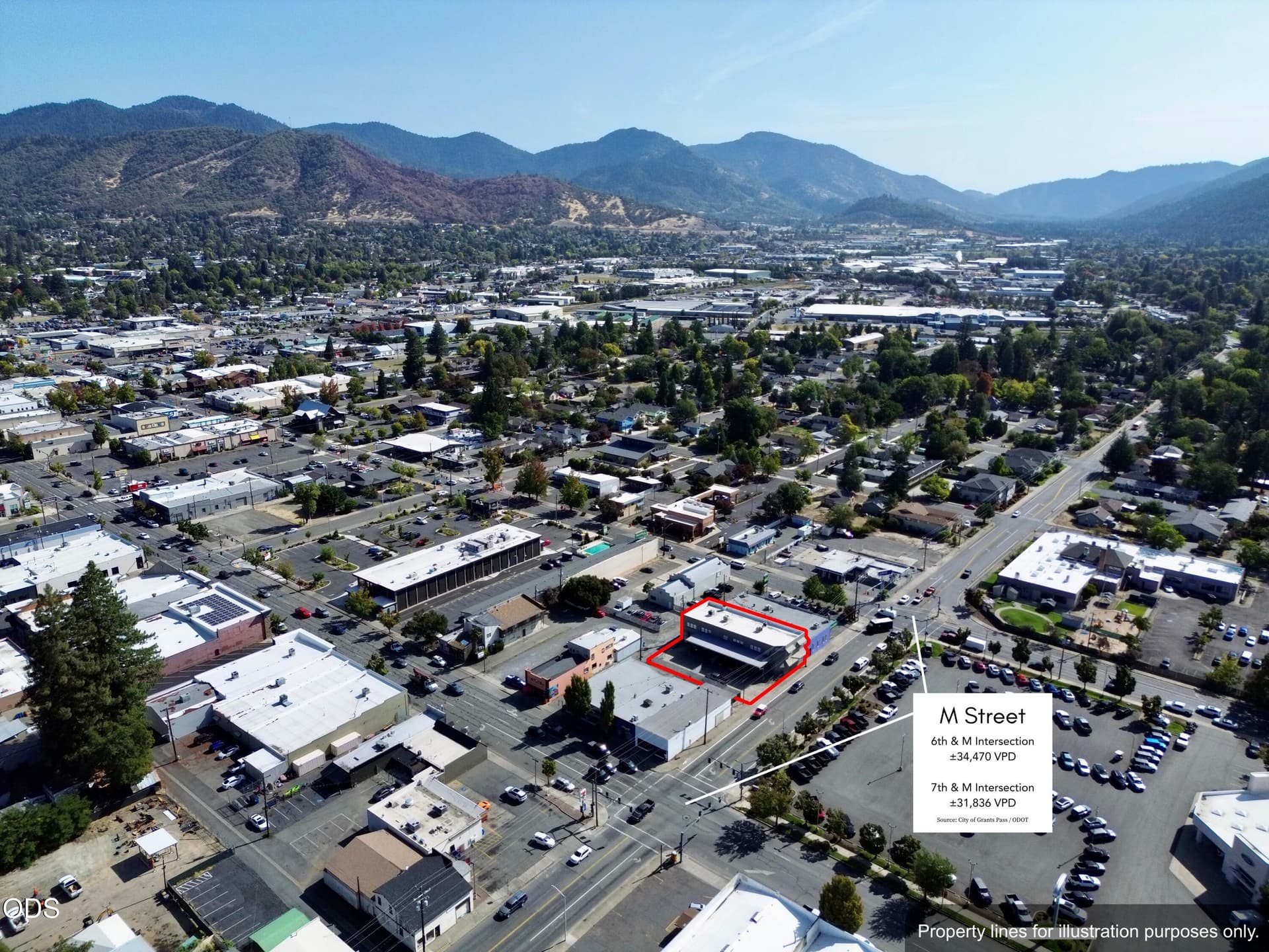 3. Photo 4 of 34, 112 SE M Street, Grants Pass, OR 97526