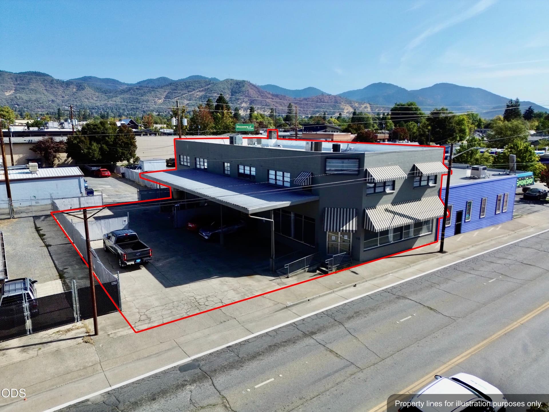 1. Photo 2 of 34, 112 SE M Street, Grants Pass, OR 97526
