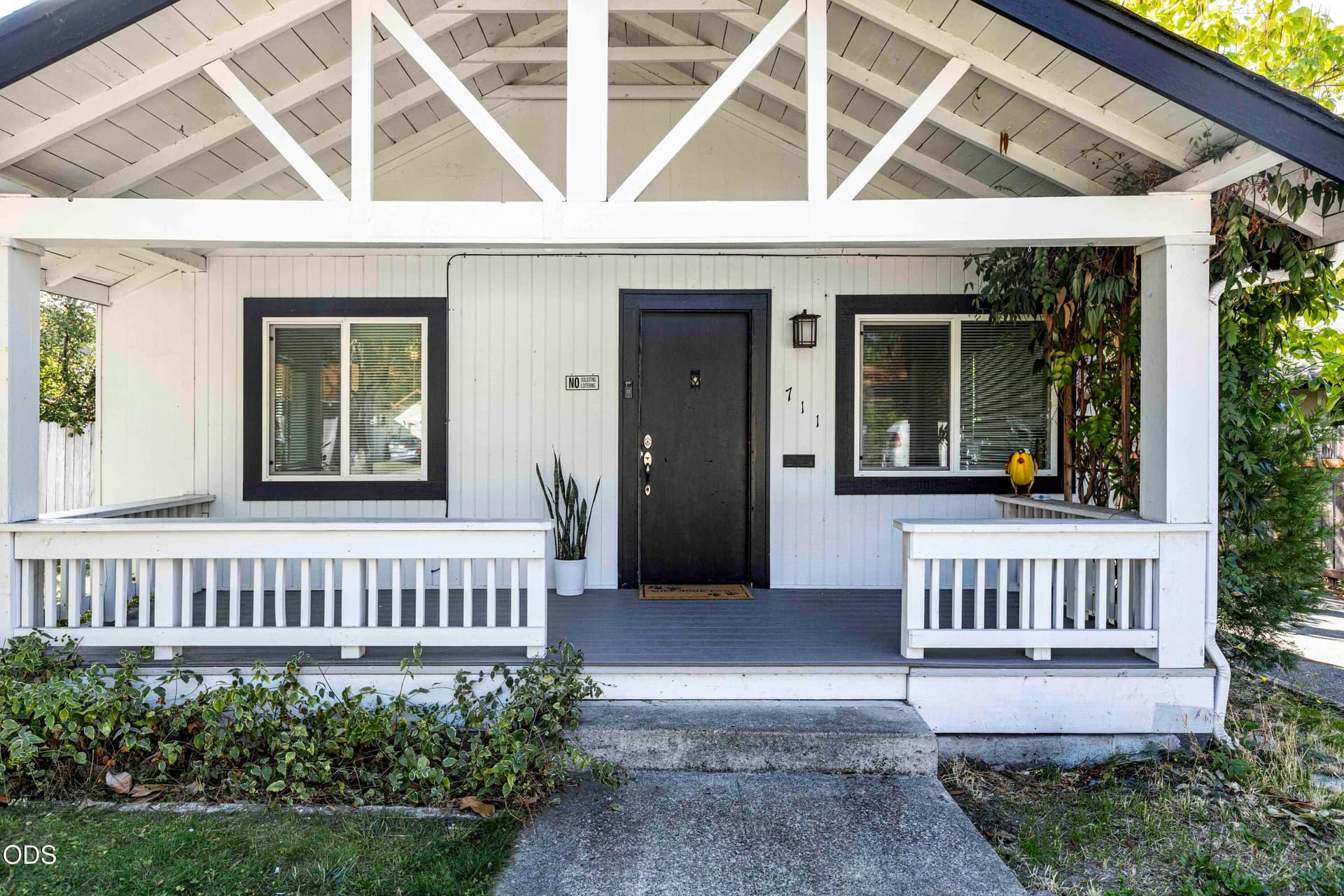 So Nice. Photo 3 of 48, 711 SW H Street, Grants Pass, OR 97526