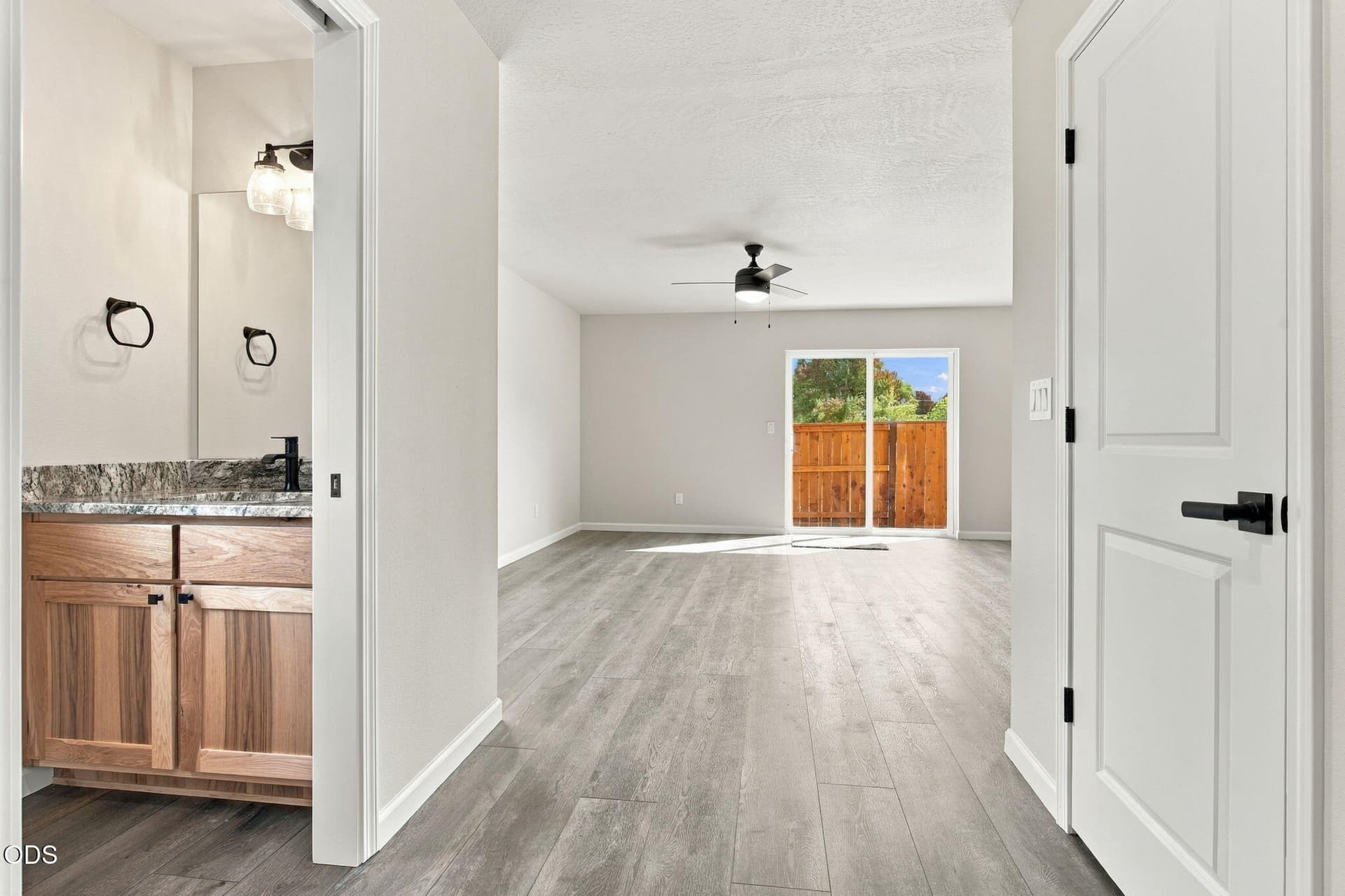 23-web-or-mls-167 Champagne019 (2). Photo 4 of 20, 167 SE Champagne Court Unit 361202, Grants Pass, OR 97527