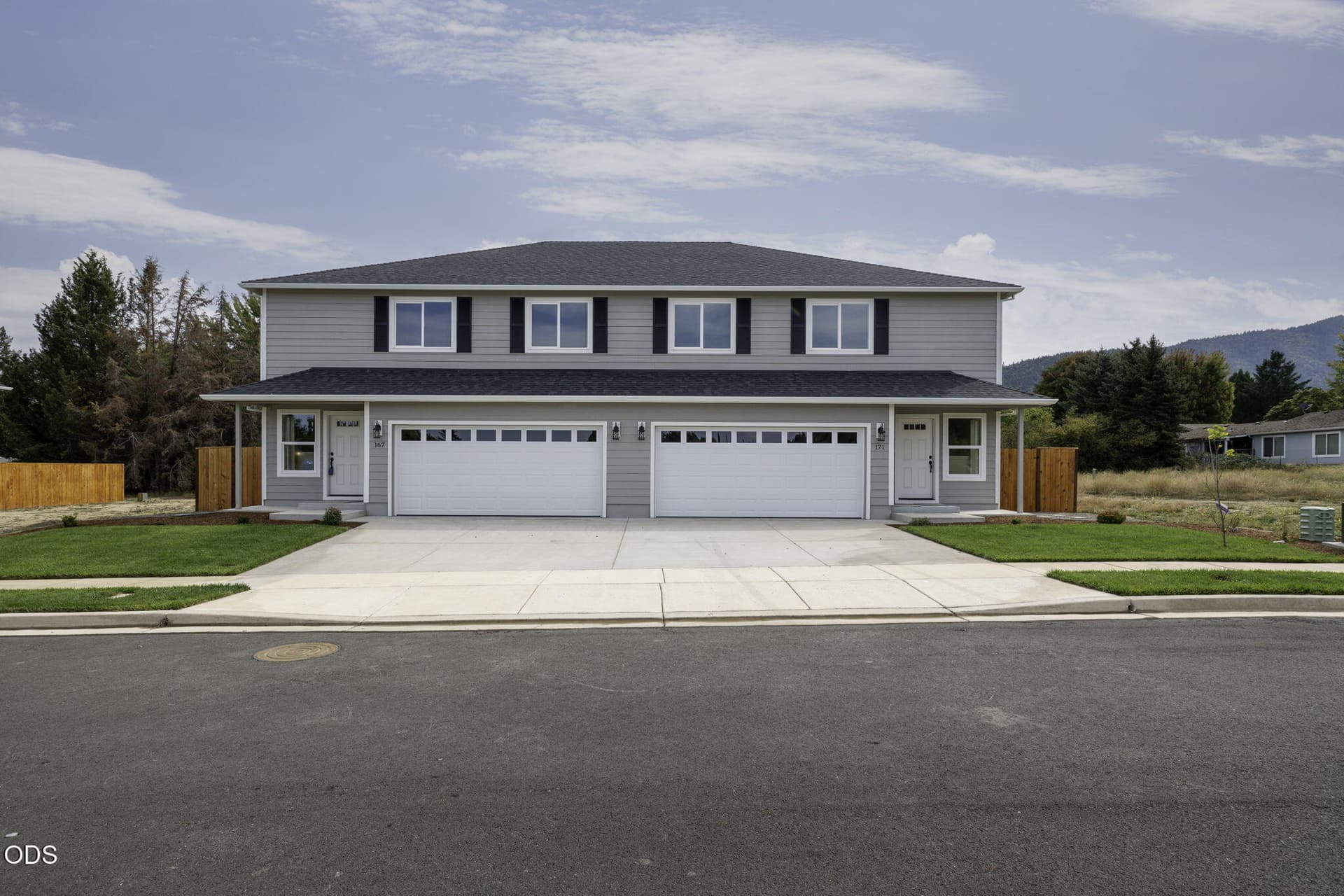5-web-or-mls-171 Champagne005. Photo 2 of 24, 171 SE Champagne Court, Grants Pass, OR 97527