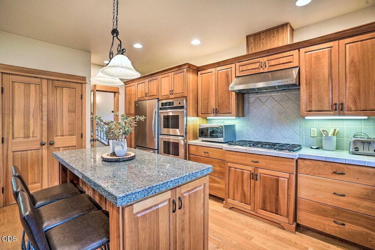 photo-04. Photo 4 of 37, 637 W Jefferson Avenue, Sisters, OR 97759