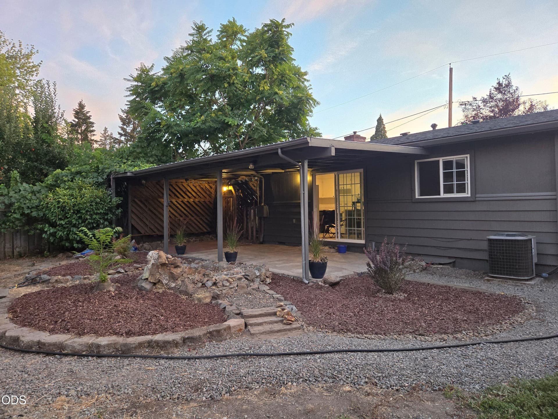 01_1000035557. Photo 2 of 6, 213 Corcoran Lane, Central Point, OR 97502