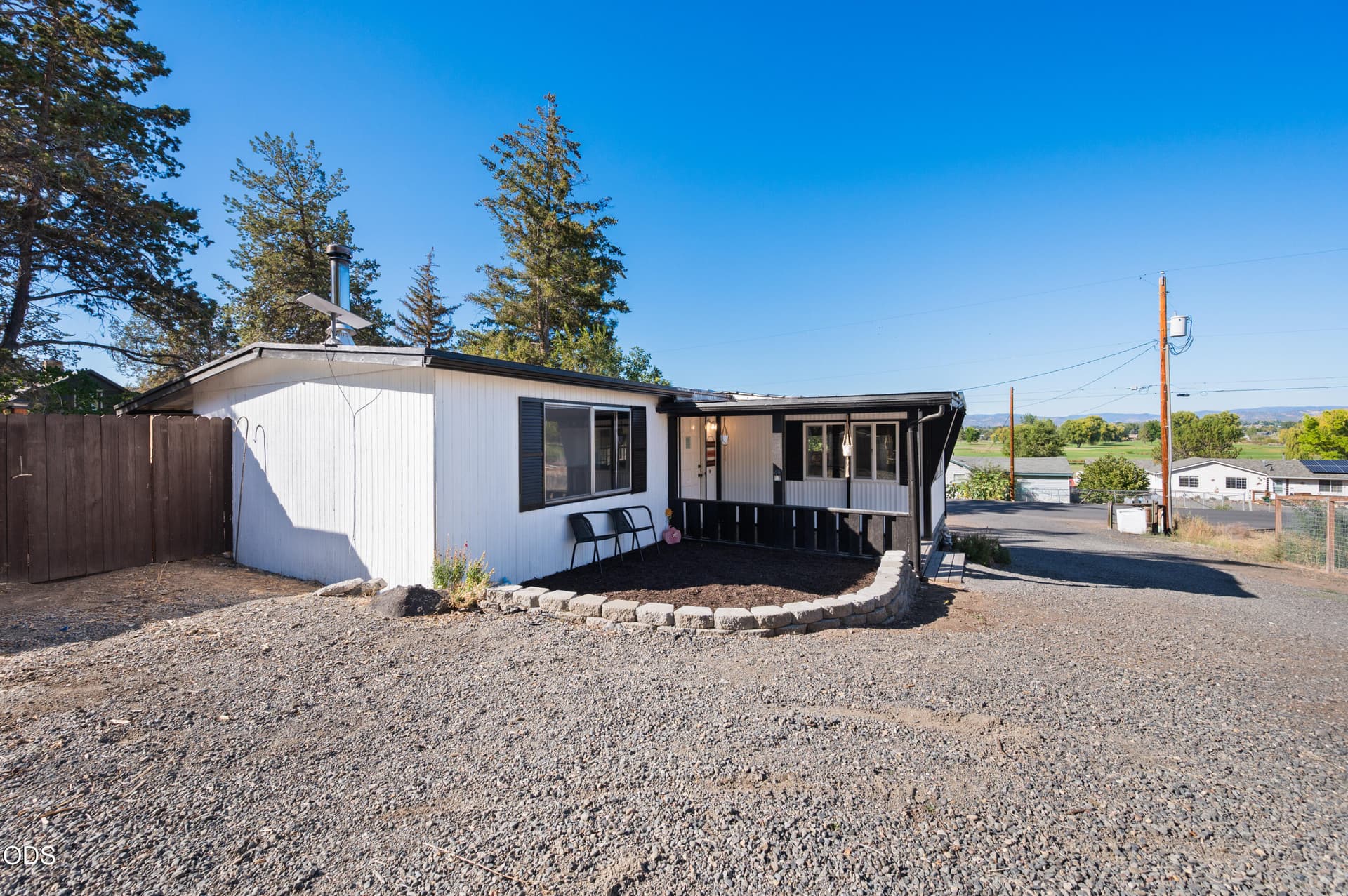 996SWCrestviewRd-1. Photo 2 of 36, 996 SW Crestview Road, Prineville, OR 97754
