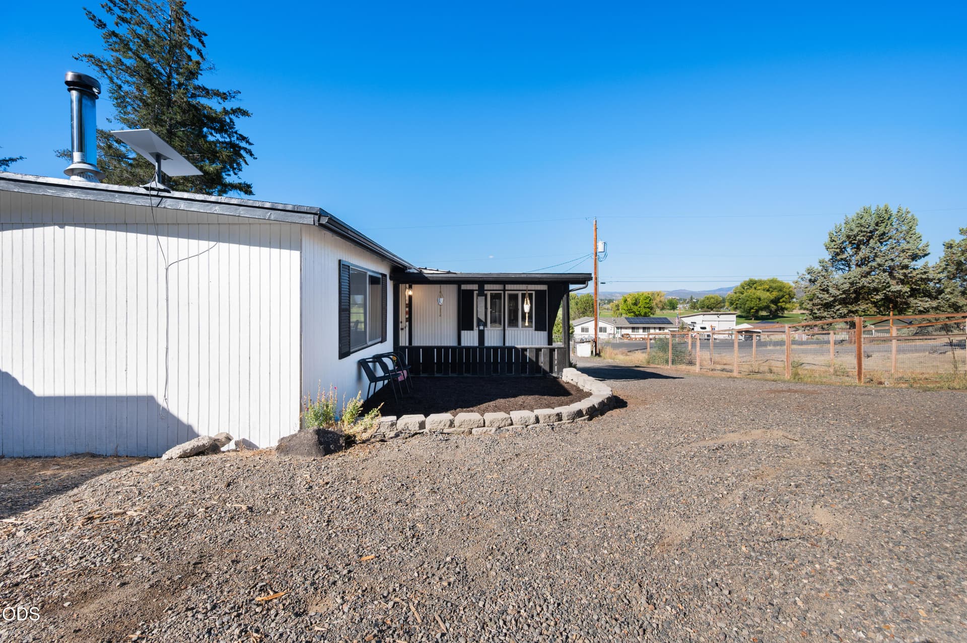 996SWCrestviewRd-2. Photo 3 of 36, 996 SW Crestview Road, Prineville, OR 97754