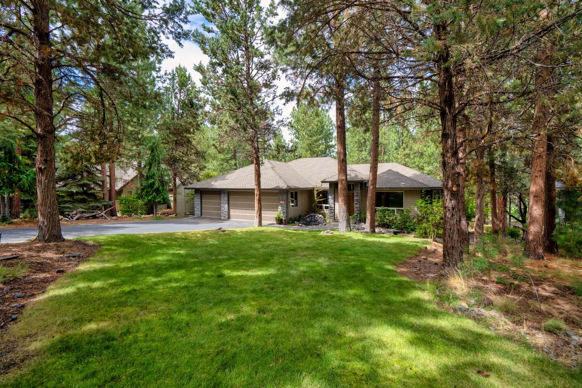 Long driveway. Photo 2 of 45, 2610 NW Morris Court, Bend, OR 97703