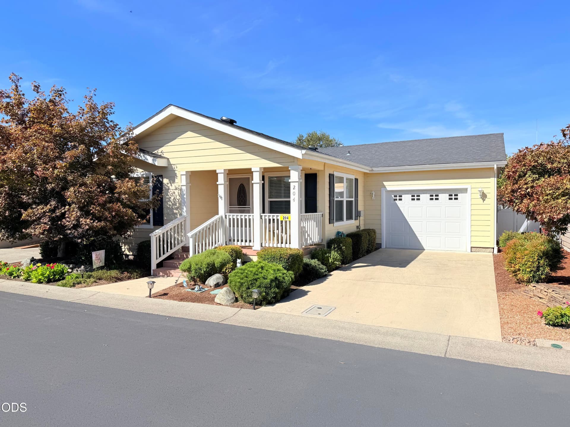 1. Photo 1 of 27, 204 Kingsley Drive, Grants Pass, OR 97526