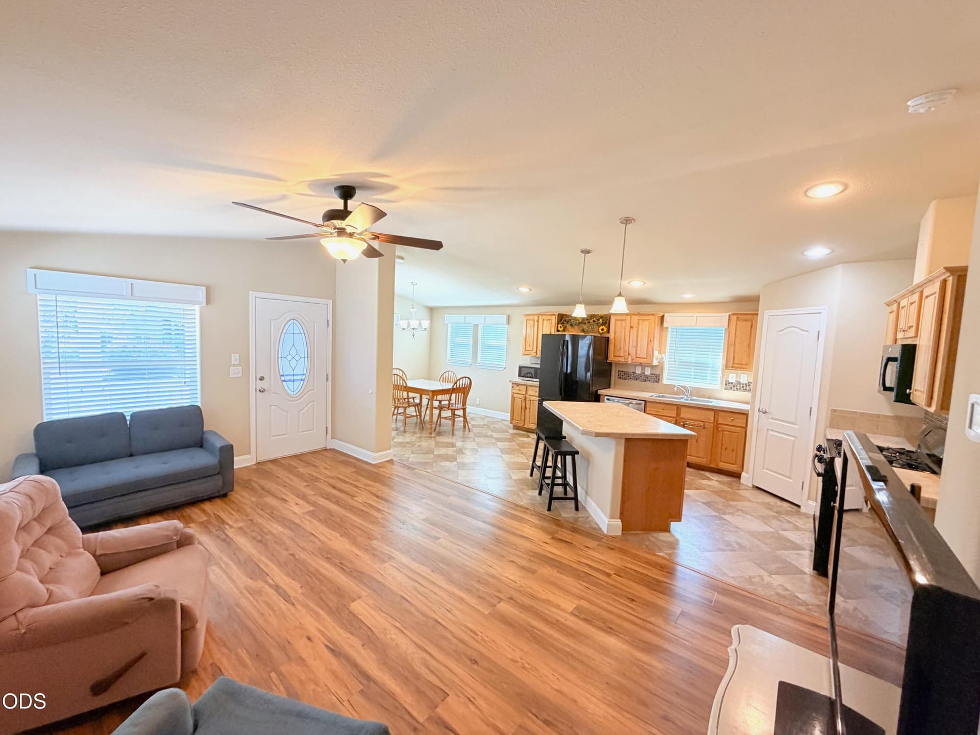 2. Photo 2 of 27, 204 Kingsley Drive, Grants Pass, OR 97526
