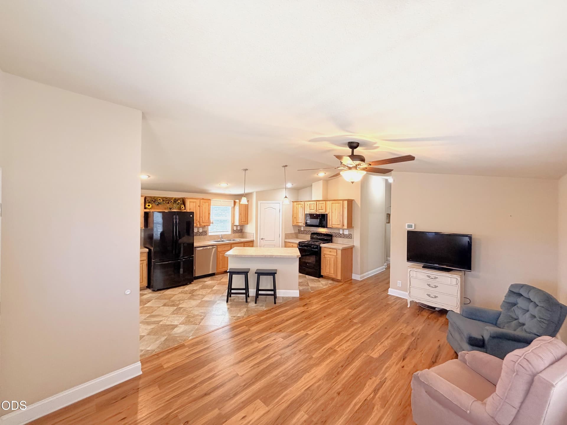 3. Photo 3 of 27, 204 Kingsley Drive, Grants Pass, OR 97526