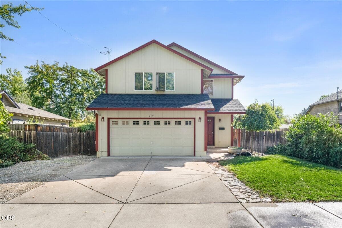 02-Home + Garage. Photo 1 of 24, 719 Newtown Street, Medford, OR 97501