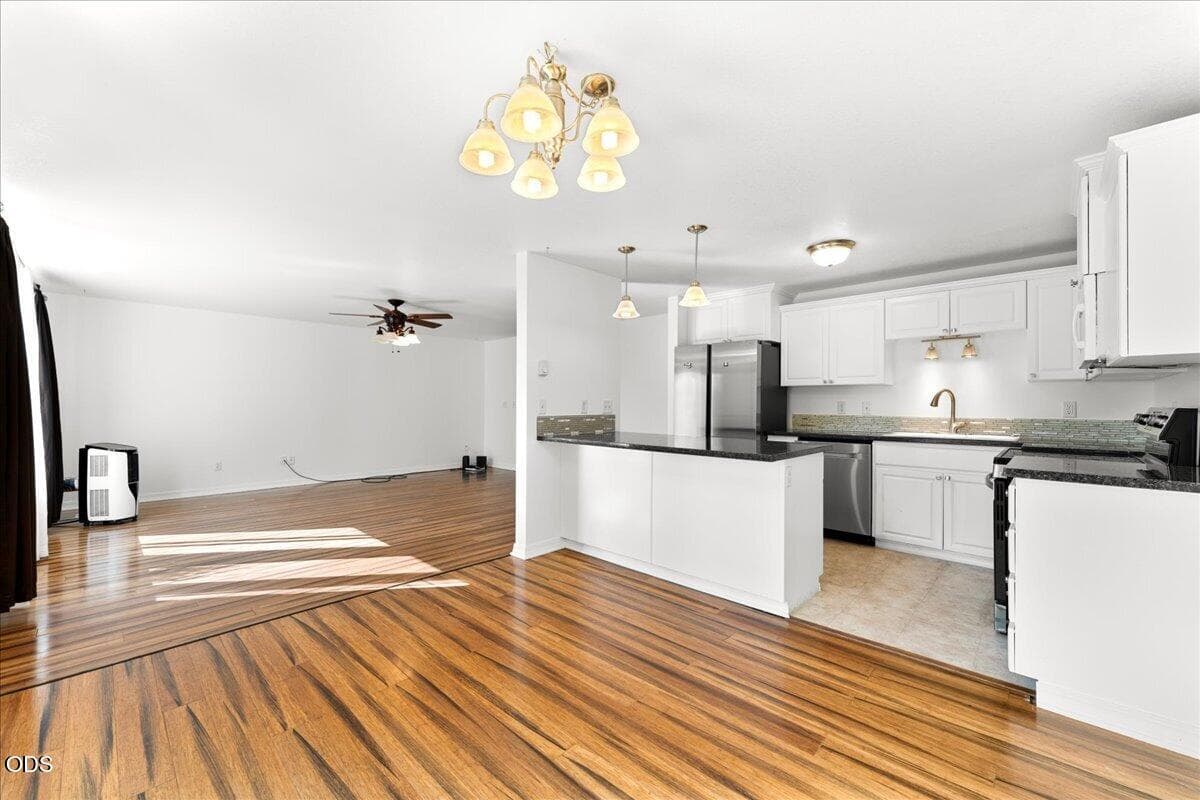 09-Dining Angle. Photo 3 of 24, 719 Newtown Street, Medford, OR 97501