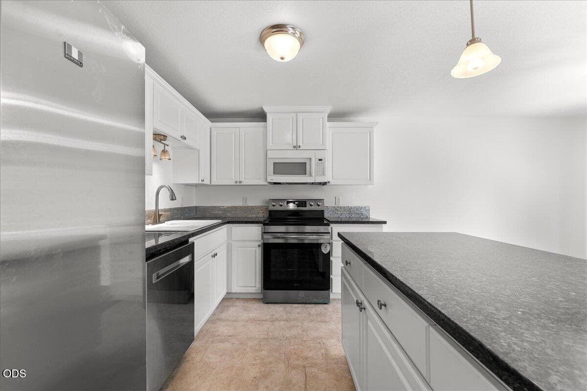 12-Kitchen Angle 2. Photo 5 of 24, 719 Newtown Street, Medford, OR 97501