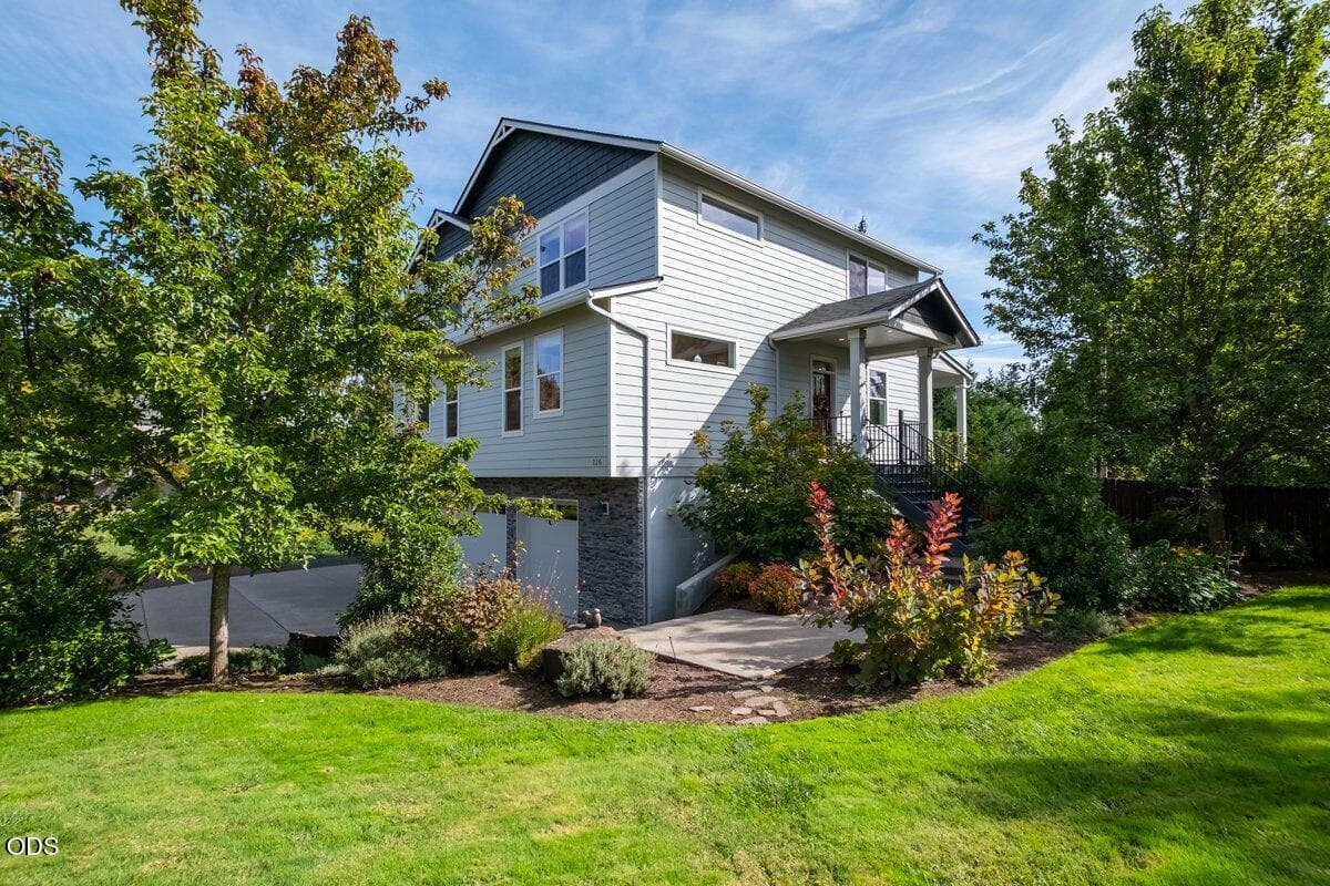 2. Photo 2 of 50, 116 NE 13th Avenue, Albany, OR 97321