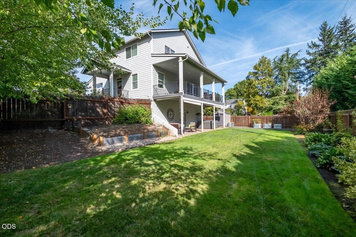 3. Photo 3 of 50, 116 NE 13th Avenue, Albany, OR 97321