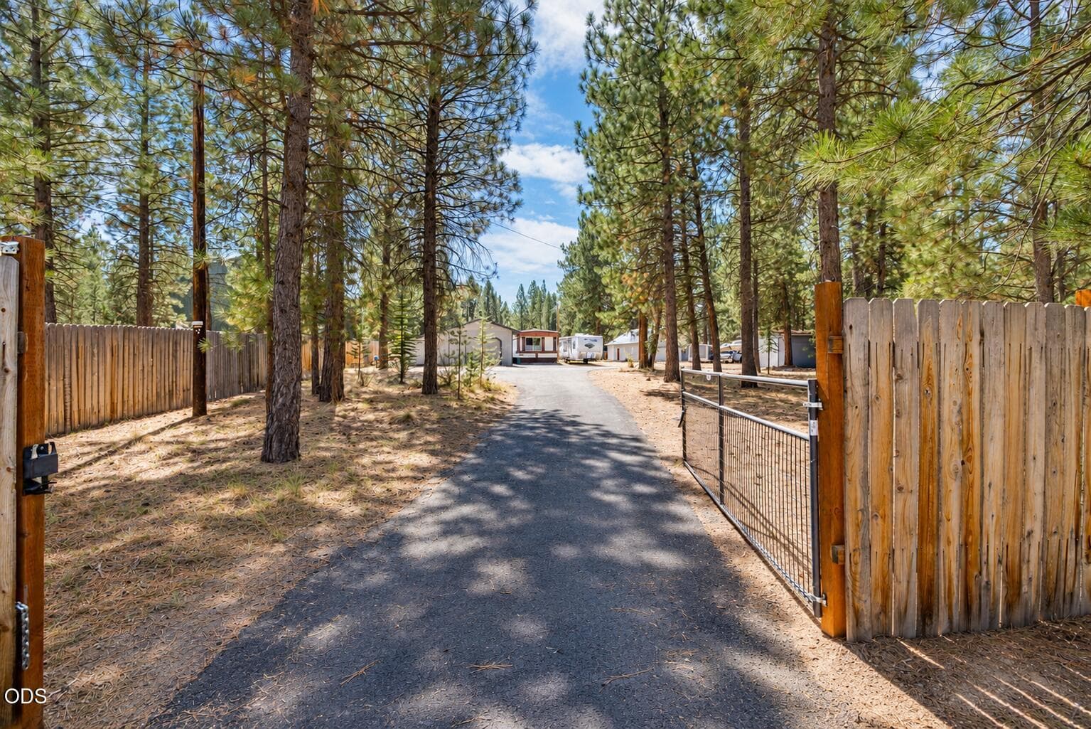 Suza Driveway. Photo 3 of 26, 17661 Suza Court, La Pine, OR 97739