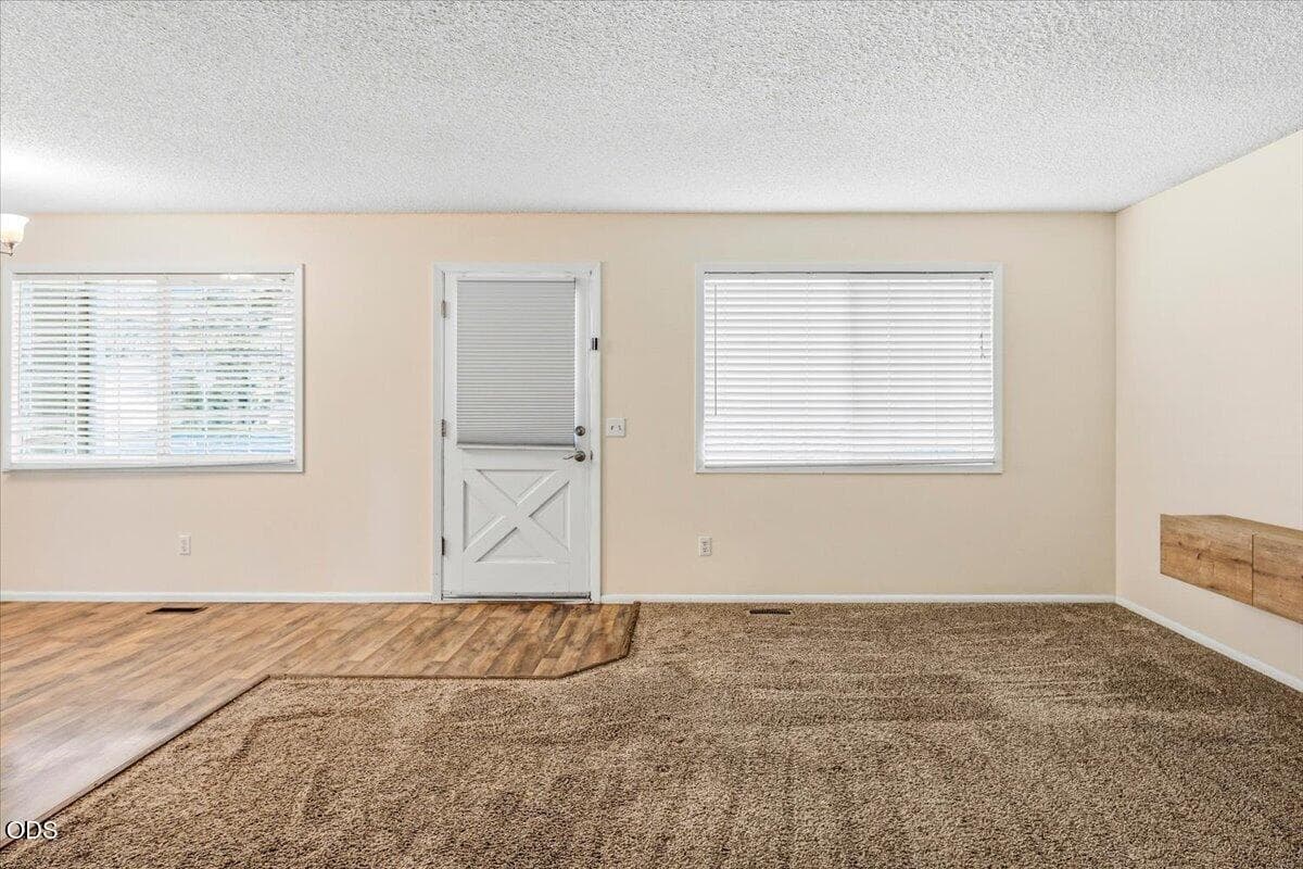 05-914 SW 15th St, Redmond-5. Photo 4 of 32, 914 SW 15th Street, Redmond, OR 97756