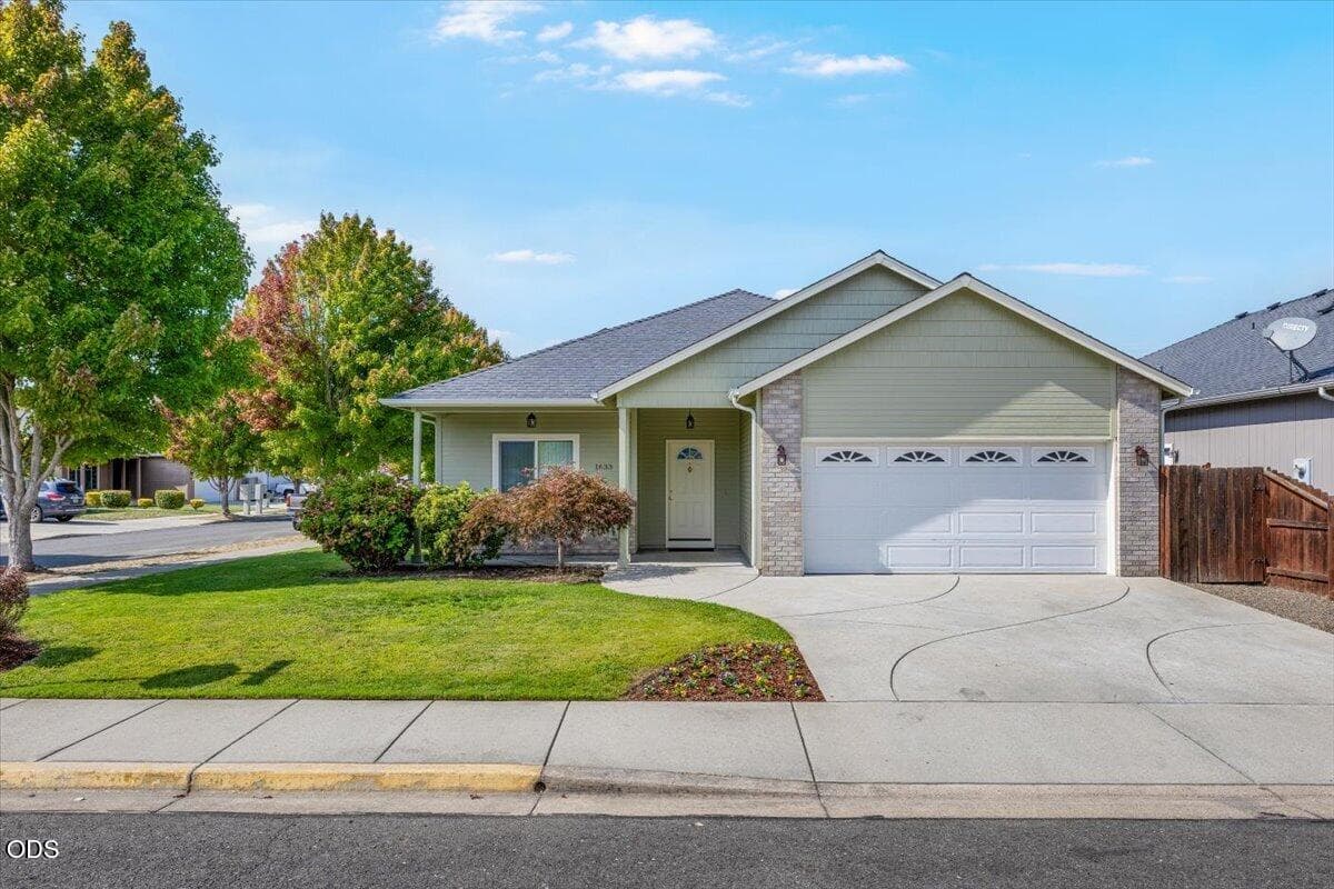 02-CI_1042. Photo 1 of 20, 1633 SW Claudia Way, Grants Pass, OR 97527