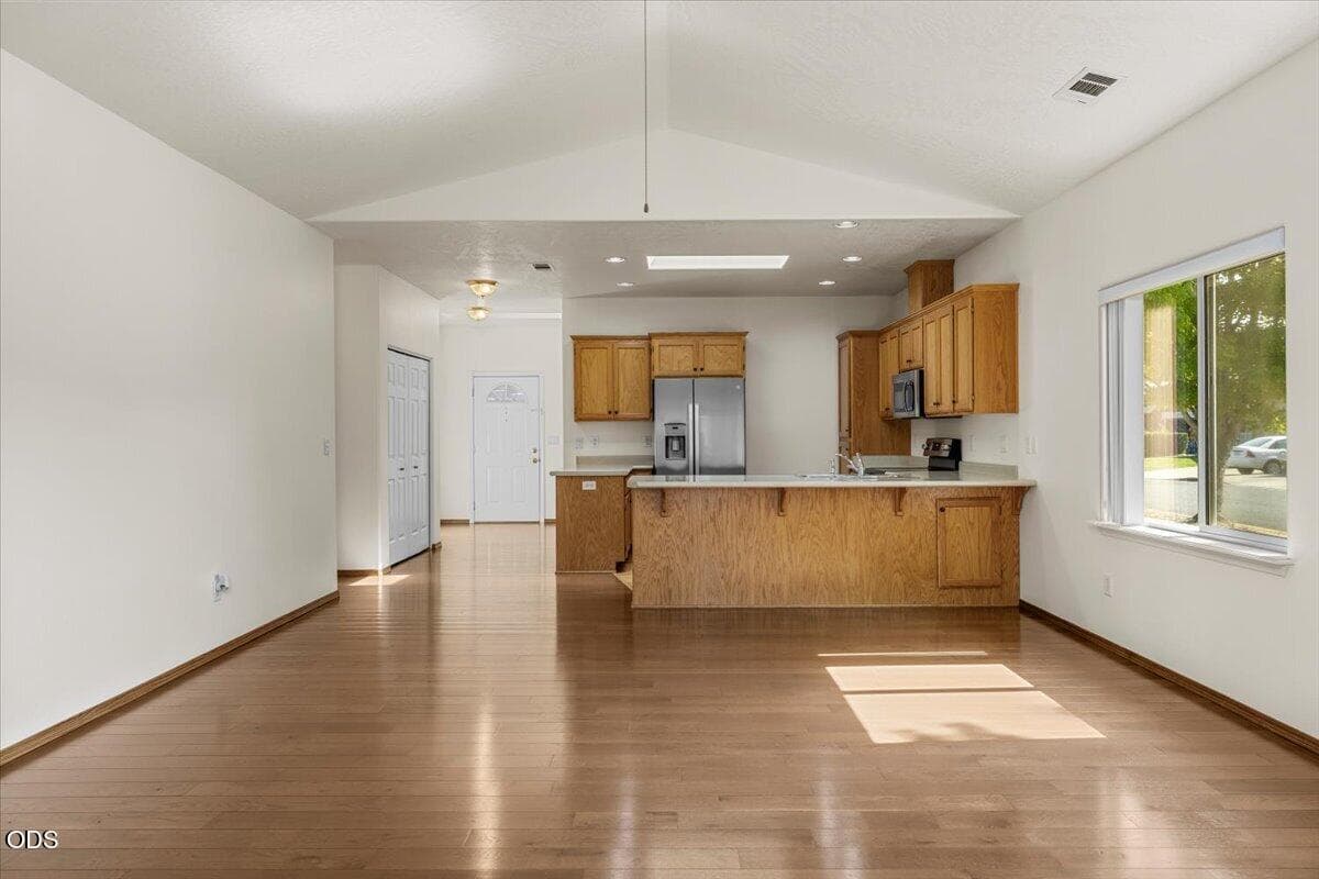Dining/Living. Photo 5 of 20, 1633 SW Claudia Way, Grants Pass, OR 97527