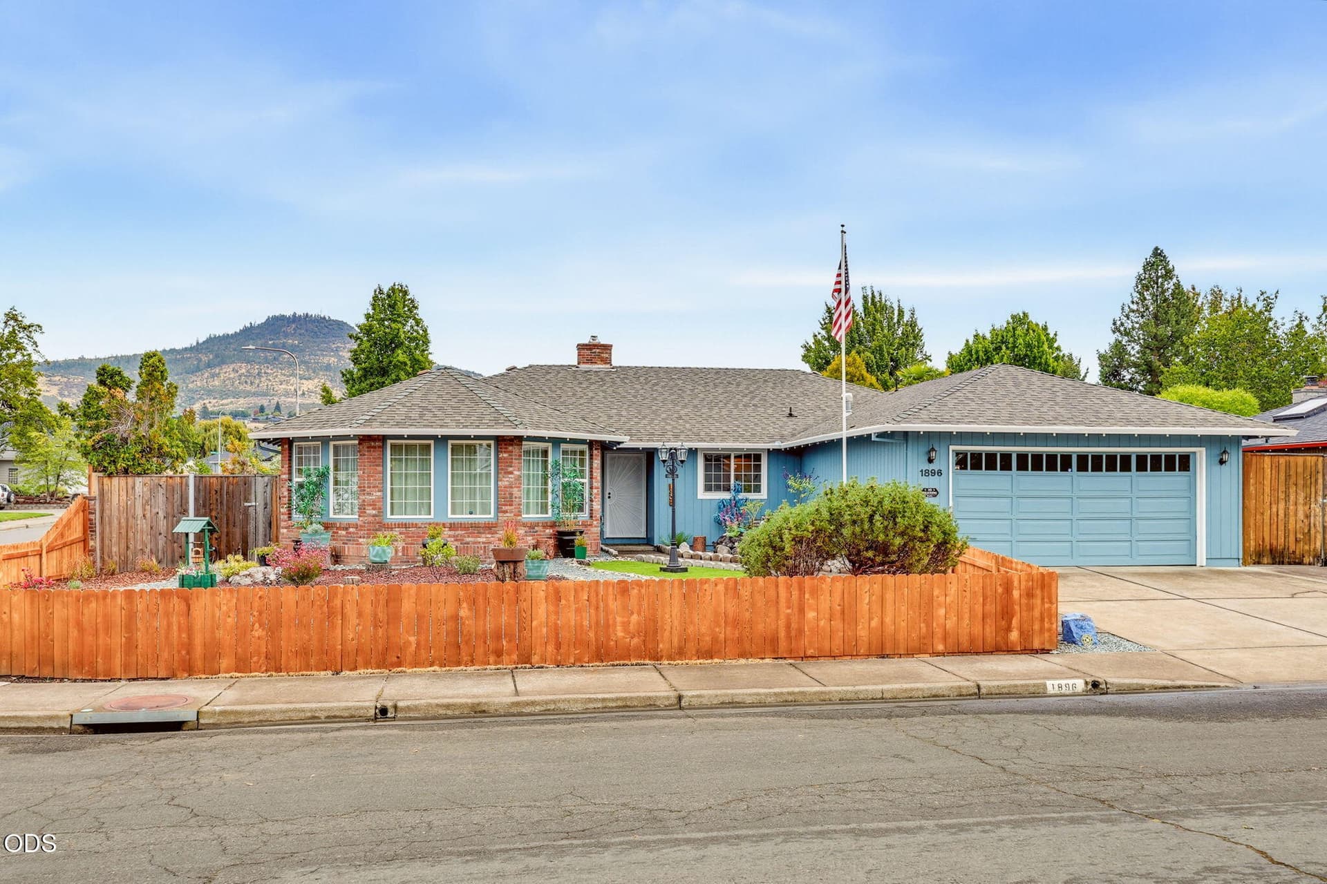 ApxCA00012. Photo 3 of 49, 1896 Canyon Avenue, Medford, OR 97504