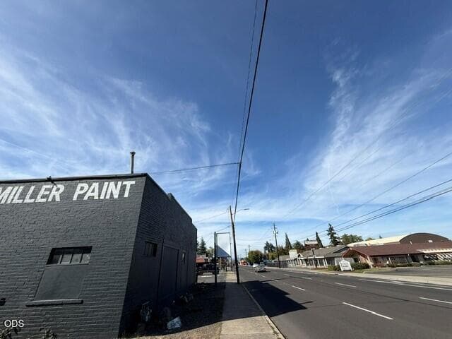 Miller ext 3. Photo 2 of 8, 808 S Riverside Avenue, Medford, OR 97501