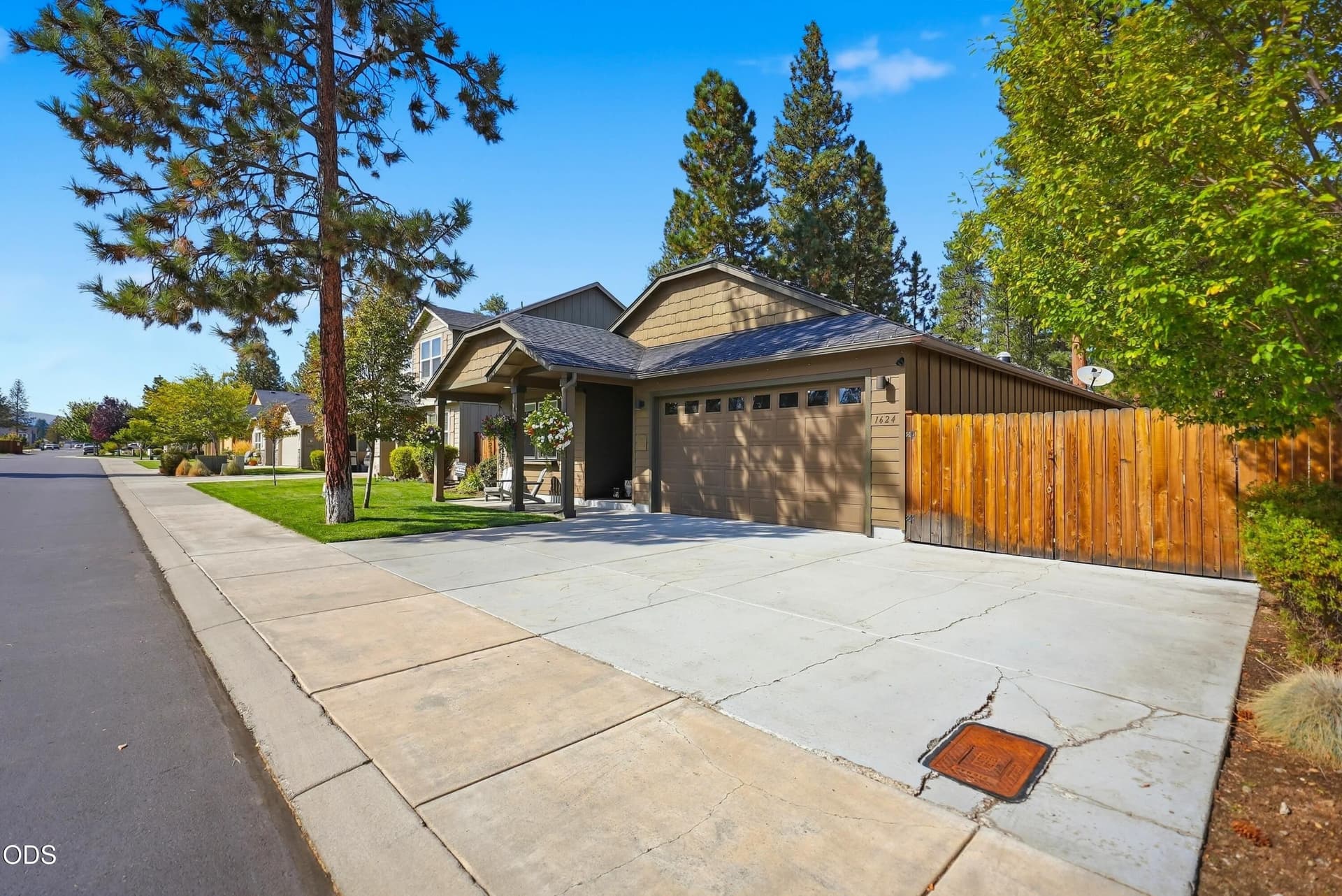 1624 W Williamson Avenue, Sisters. Photo 2 of 38, 1624 W Williamson Avenue, Sisters, OR 97759
