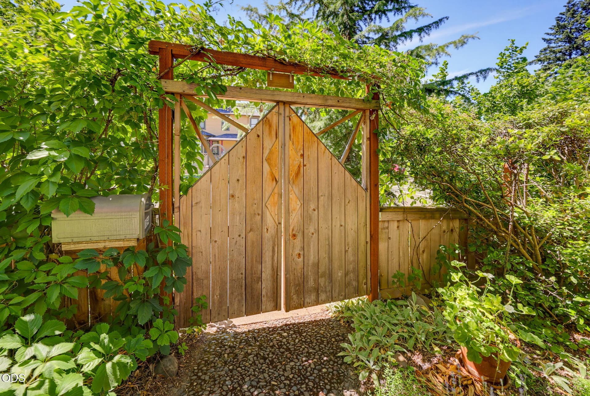 Apx5S00026. Photo 4 of 107, 164 5th Street, Ashland, OR 97520