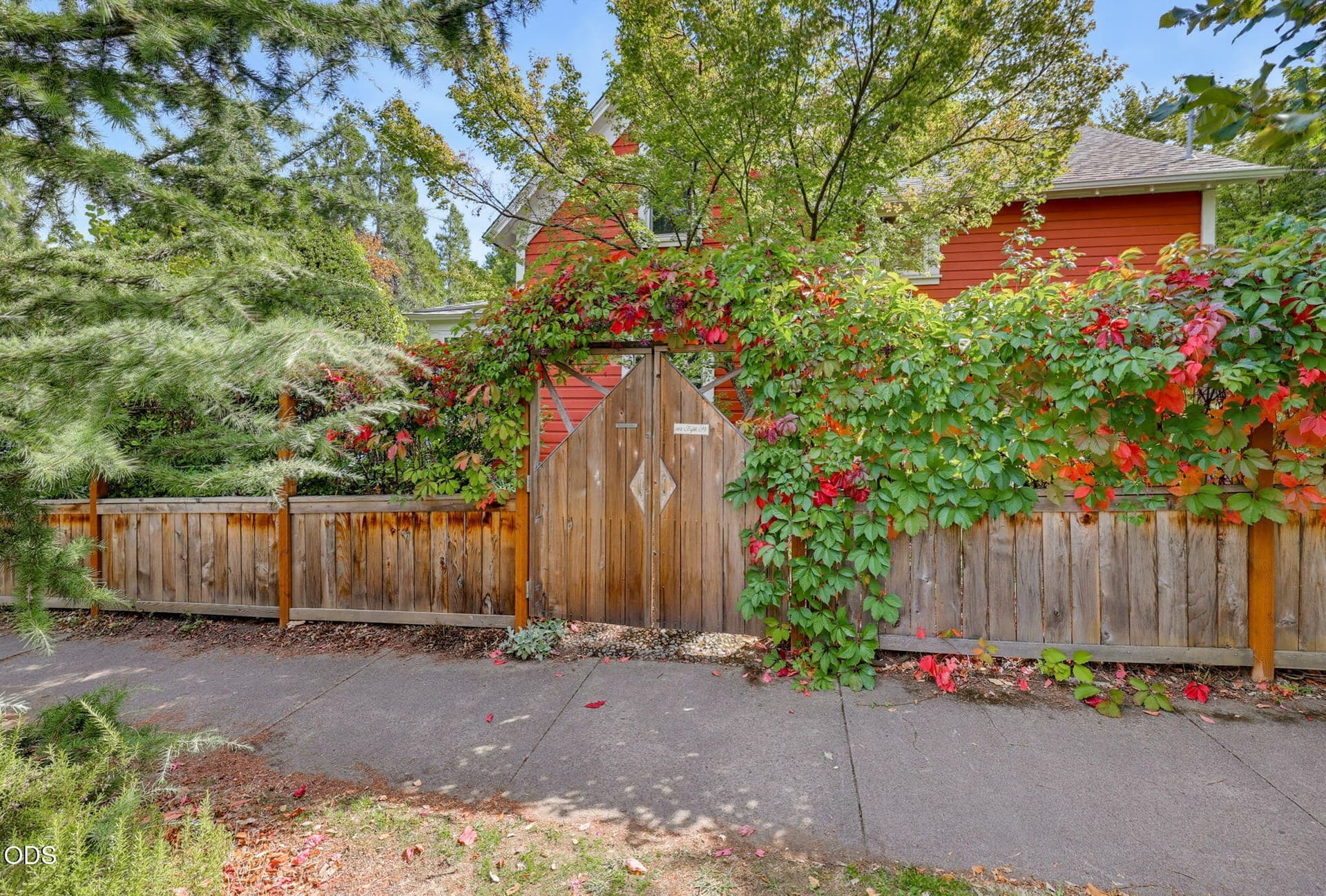 Apx5S00090. Photo 3 of 107, 164 5th Street, Ashland, OR 97520